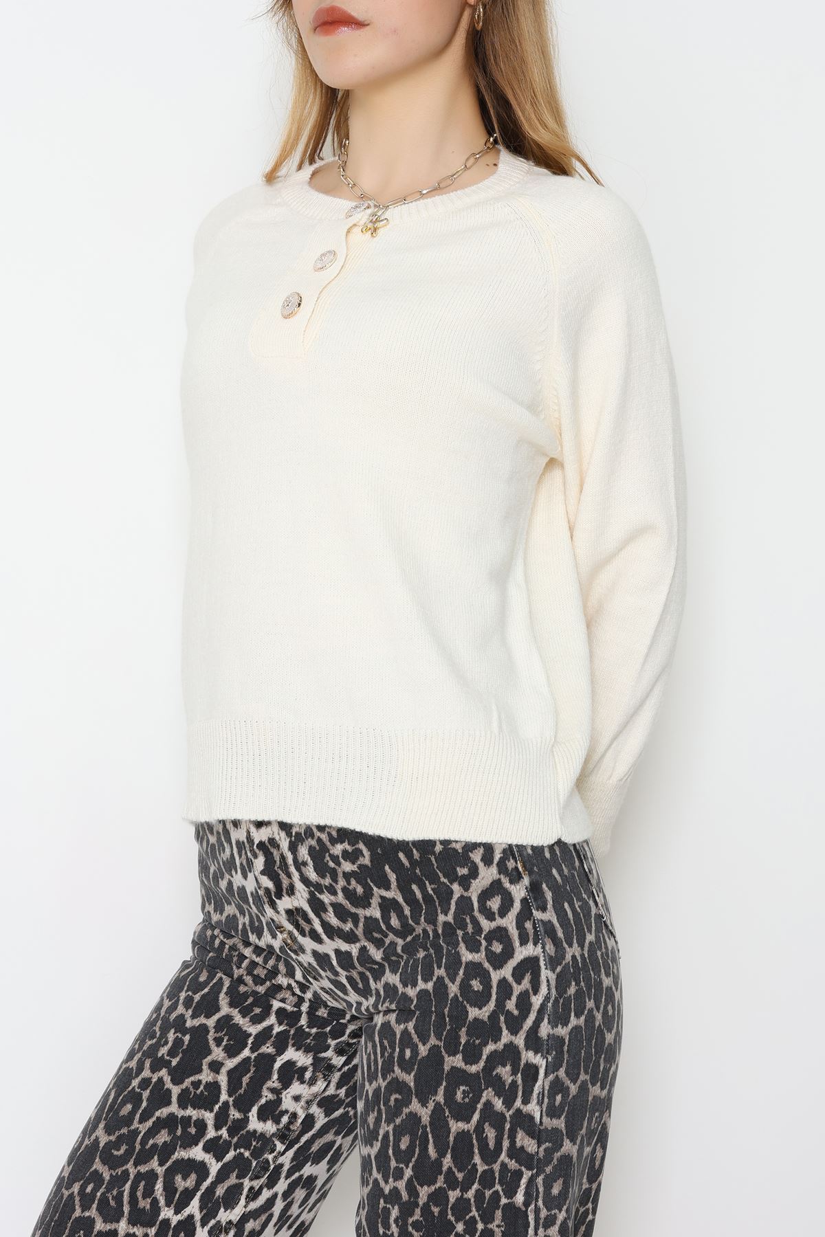 Yumuşak Dokulu Düğme Detay Triko Kazak Bej - 70881.1765.