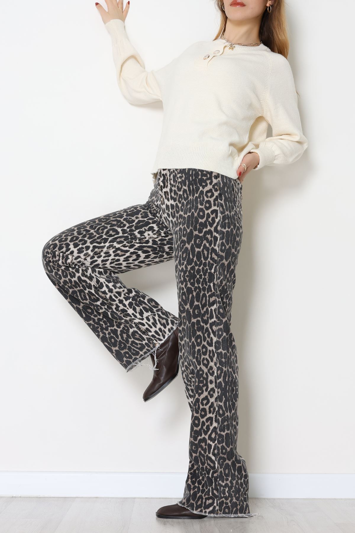 Yumuşak Dokulu Düğme Detay Triko Kazak Bej - 70881.1765.