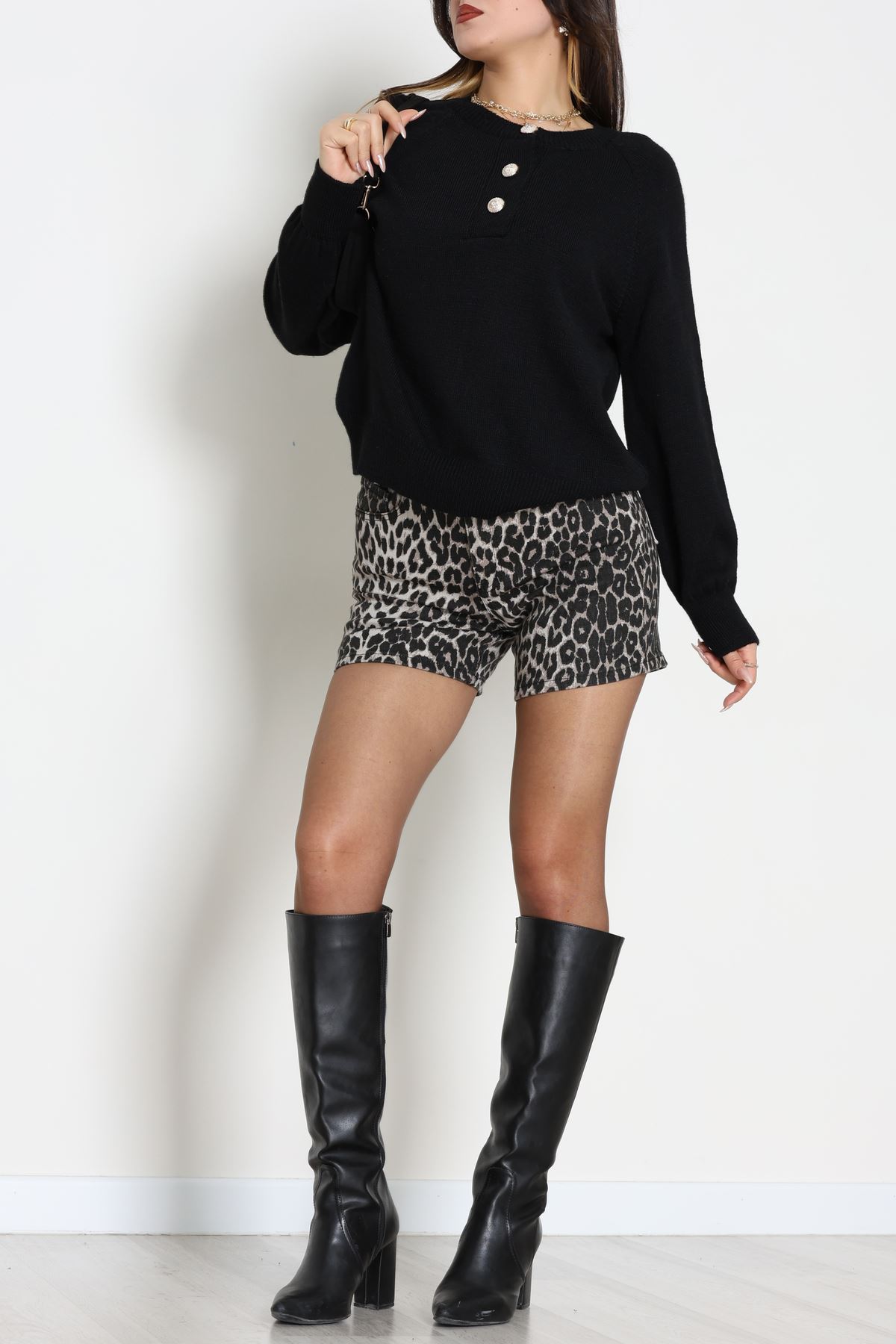 Yumuşak Dokulu Düğme Detay Triko Kazak Siyah - 70881.1765.