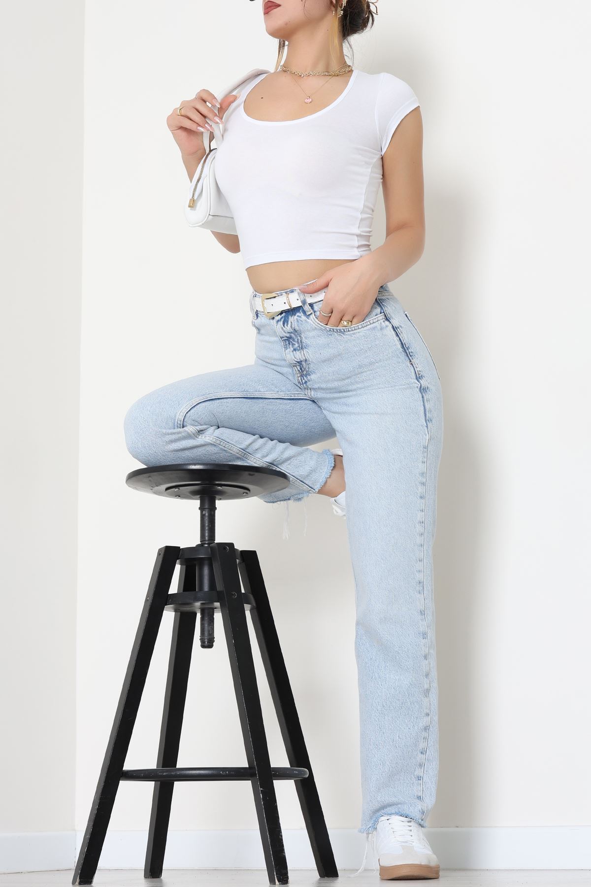 Viskon Yuvarlak Yaka Kısa Kollu Body Beyaz - 7100.2127.