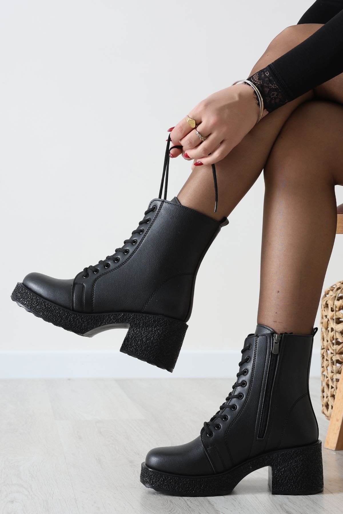 Topuklu Postal Bot Siyahderi - 31836.264.