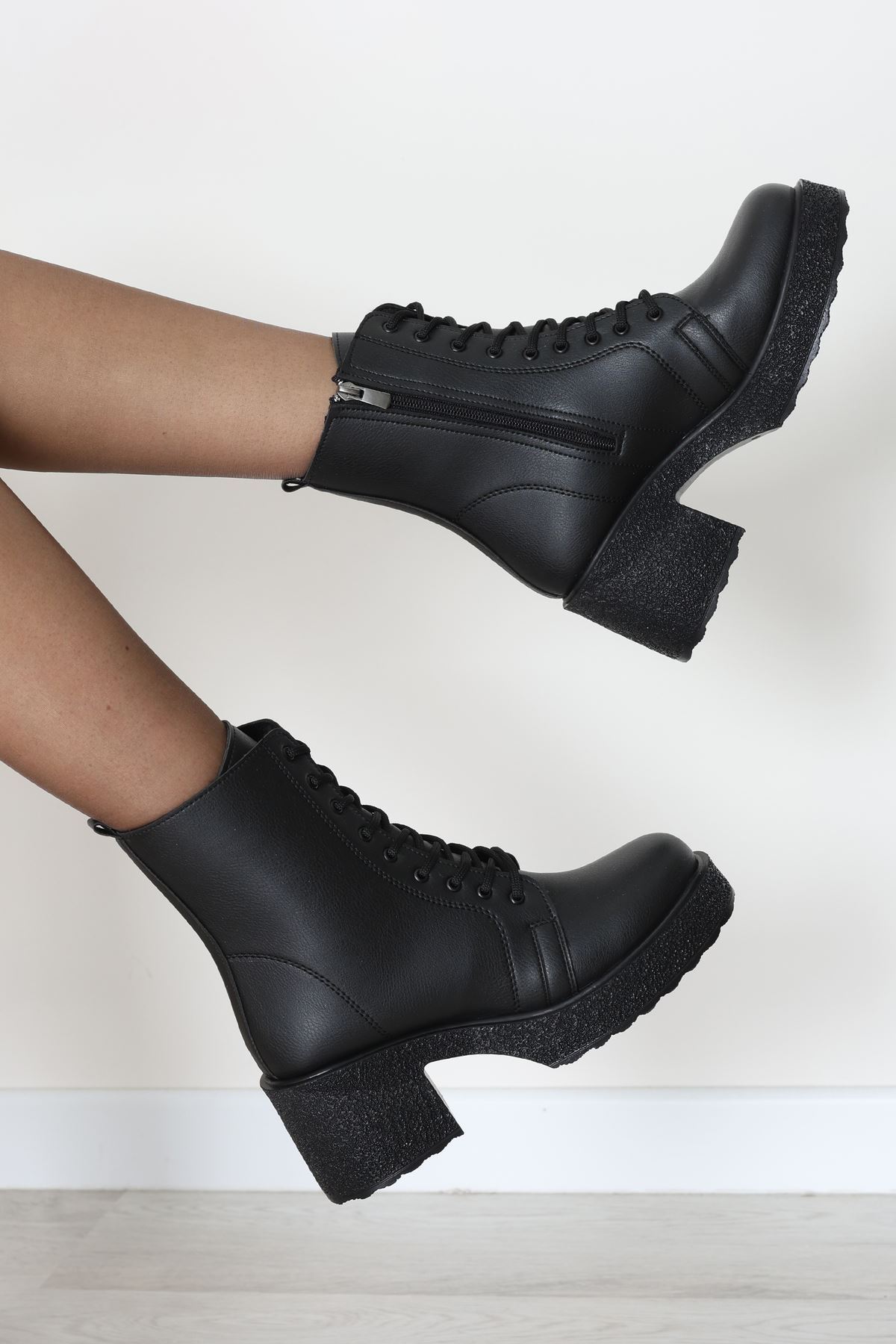 Topuklu Postal Bot Siyahderi - 31836.264.