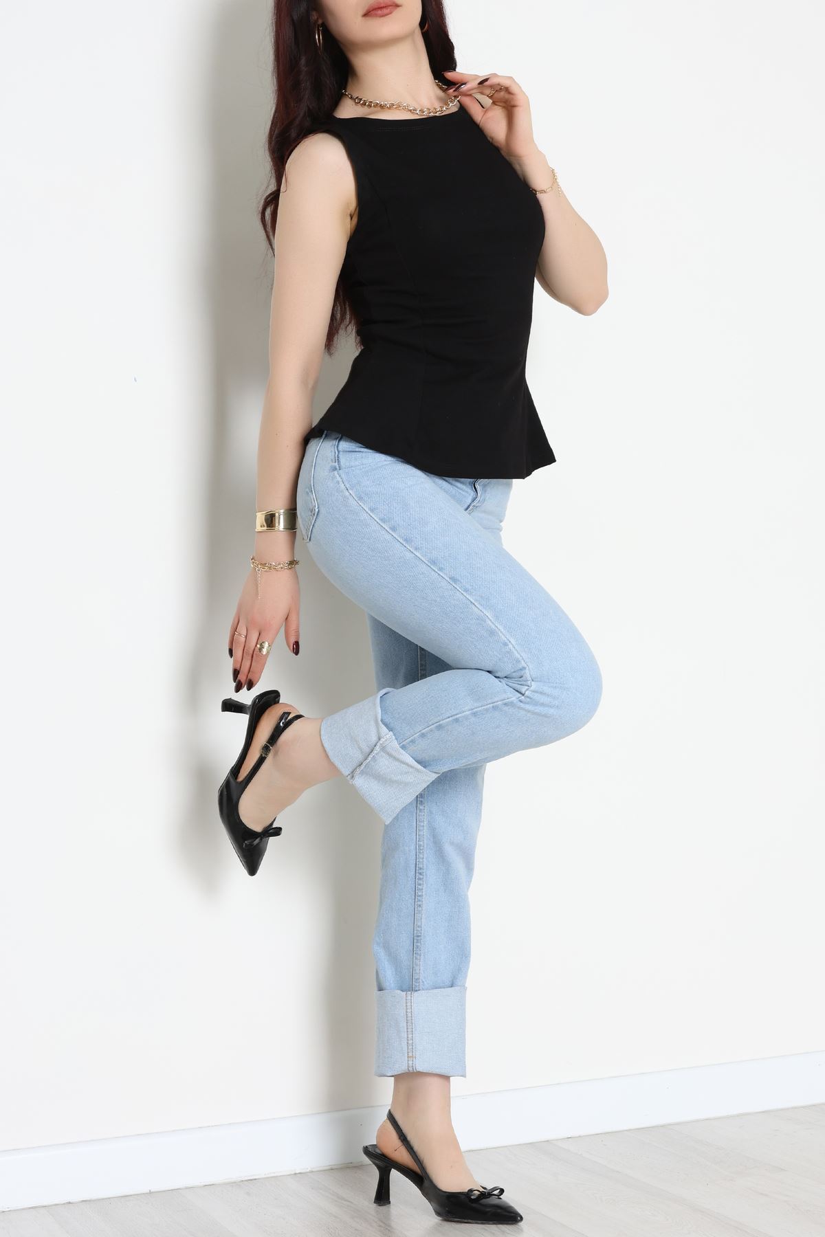 Volanlı Sıfır Kollu Ribana Bluz Siyah - 22070.200.