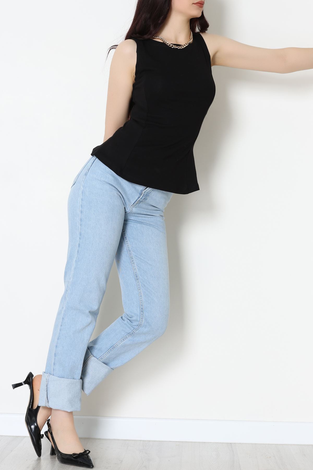 Volanlı Sıfır Kollu Ribana Bluz Siyah - 22070.200.