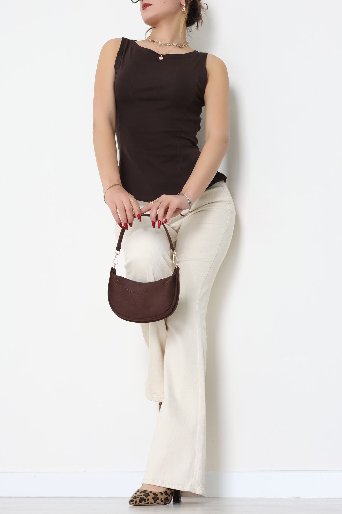 Volanlı Sıfır Kollu Ribana Bluz Kahve - 22070.200.