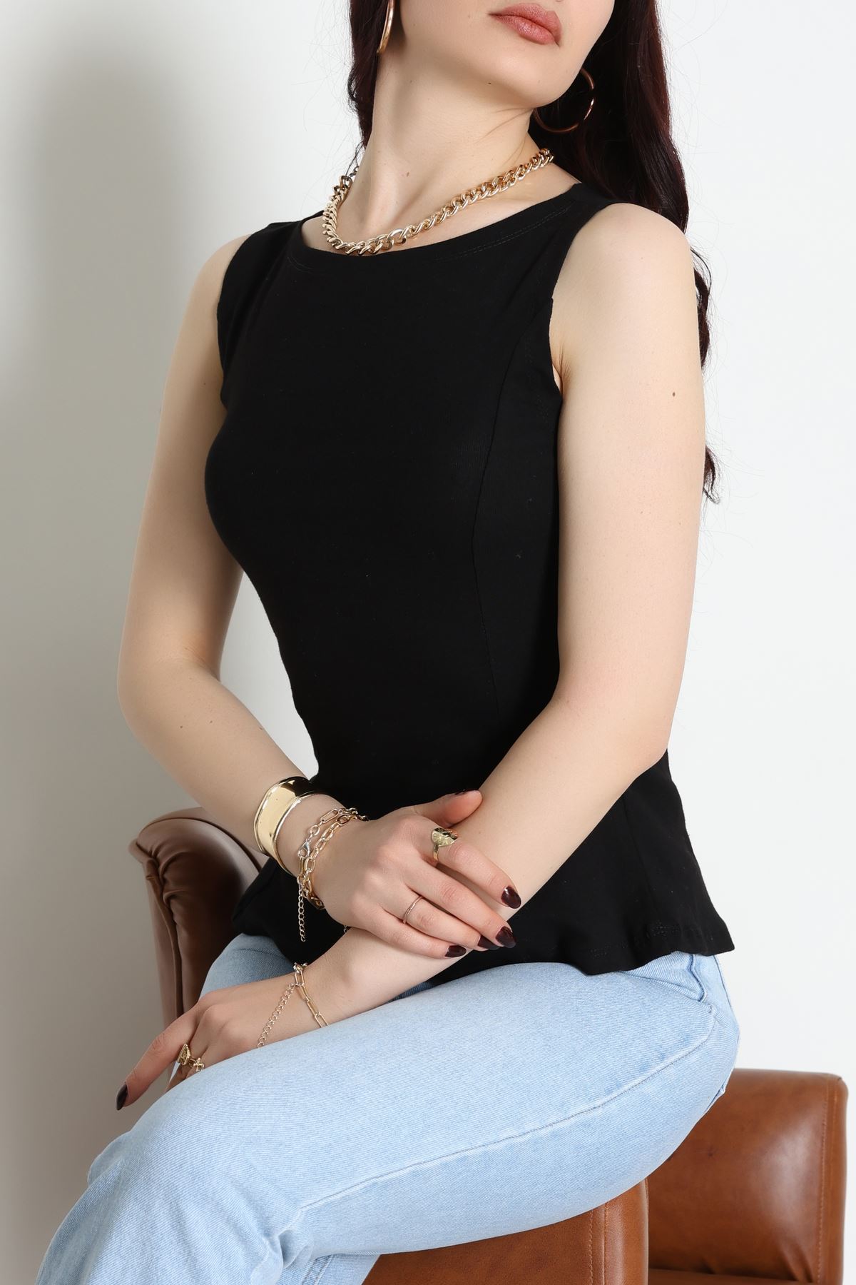 Volanlı Sıfır Kollu Ribana Bluz Siyah - 22070.200.