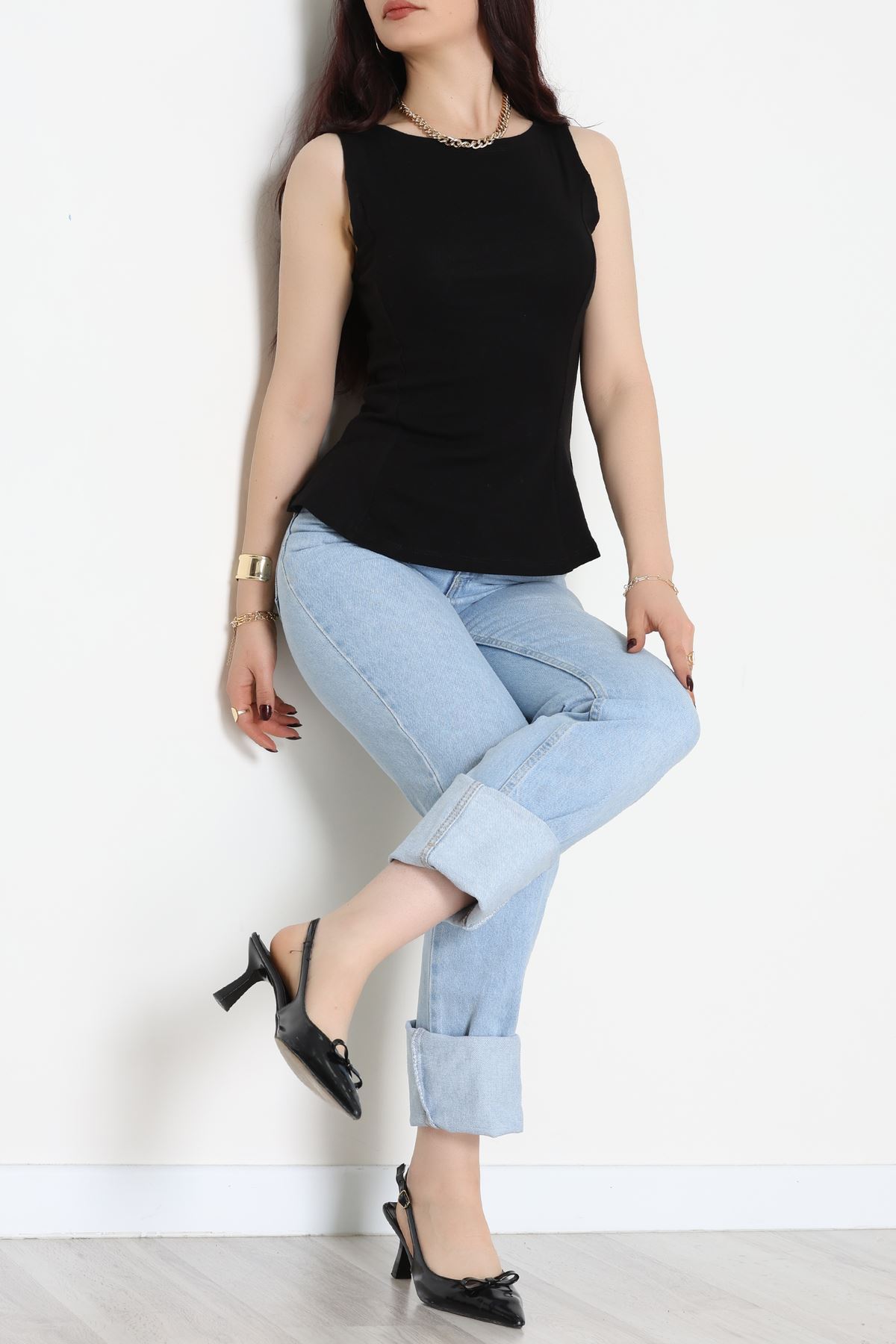 Volanlı Sıfır Kollu Ribana Bluz Siyah - 22070.200.