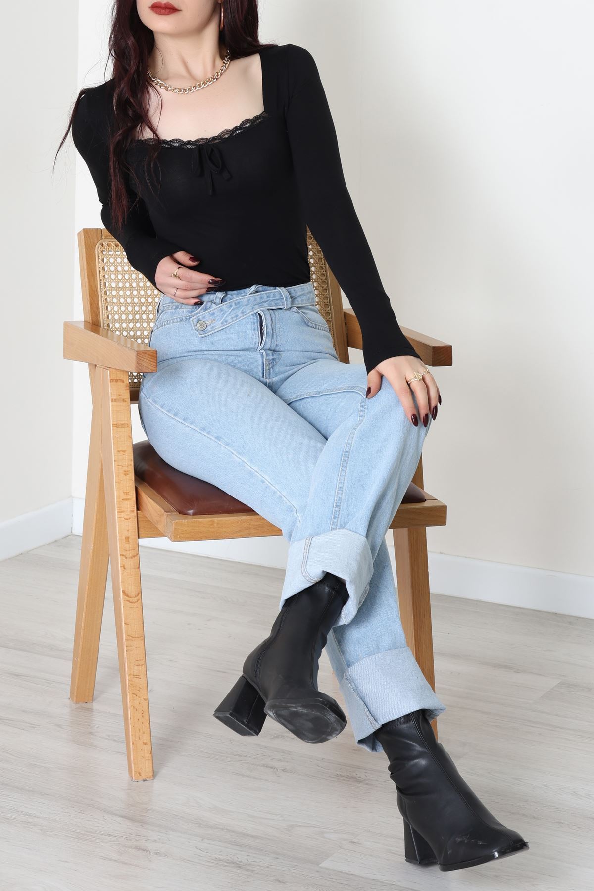 Dantel Detaylı Kare Yaka Viskon Body Siyah - 5504.599.