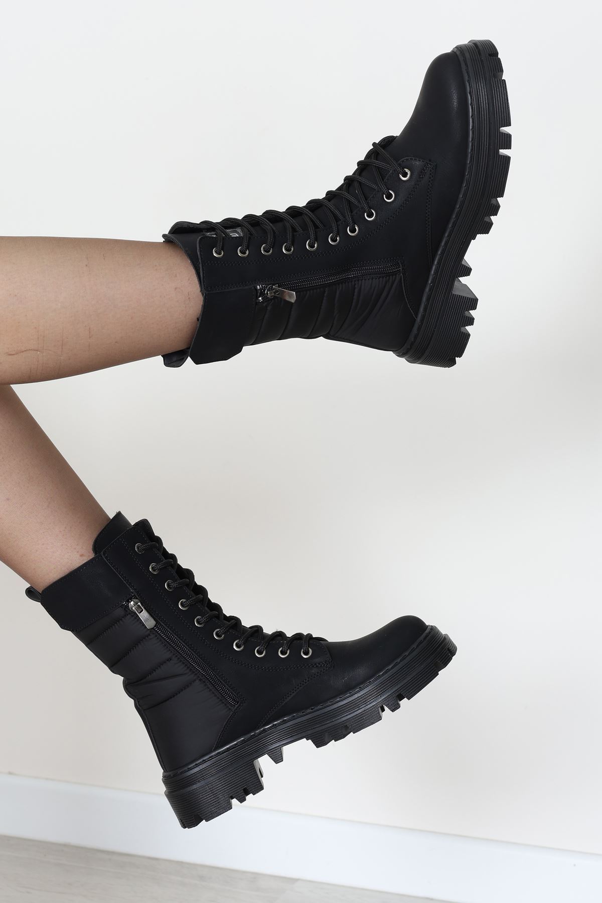 Bağcıklı Bot Siyah - 32834.264.