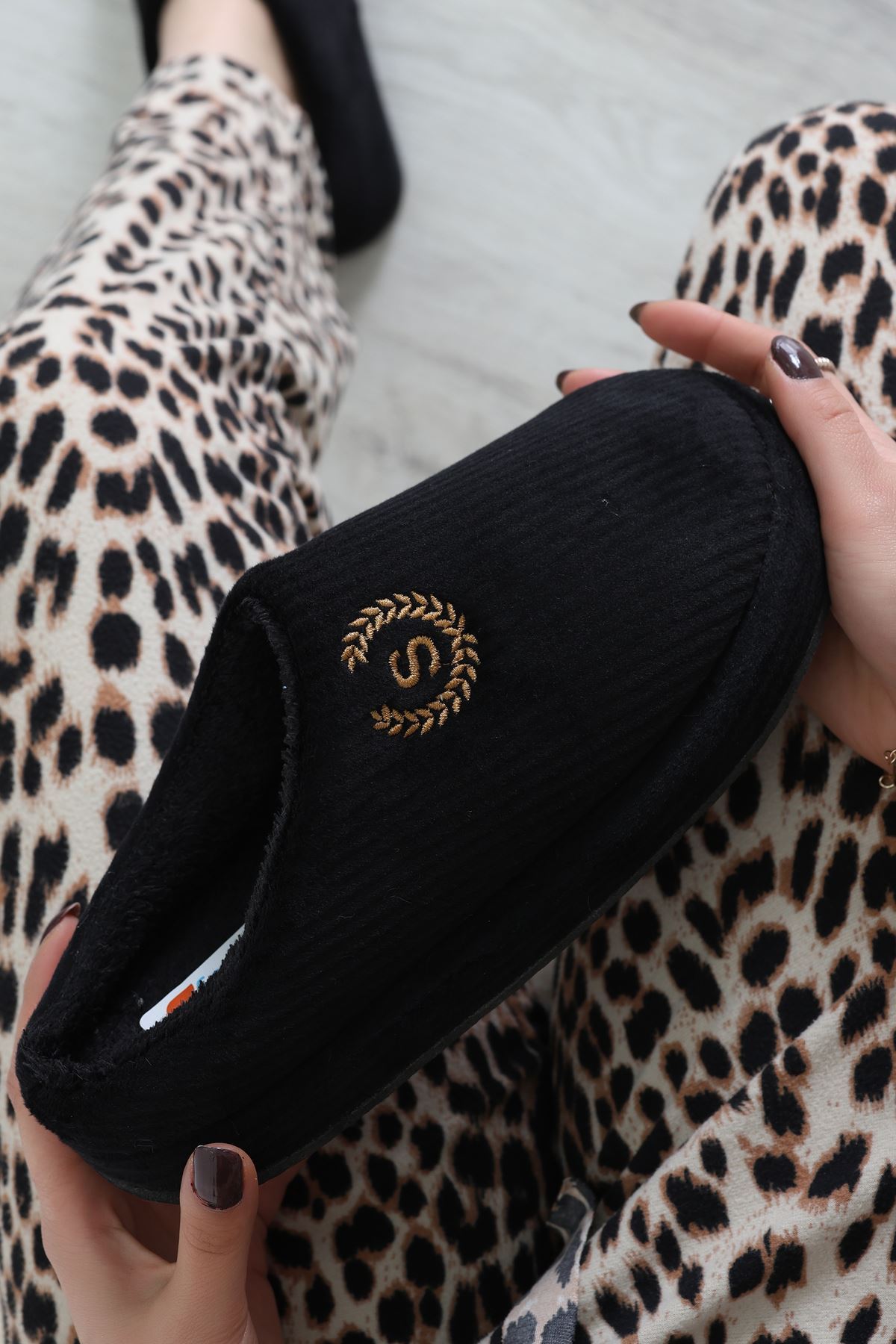 Nakışlı Ev Terliği Siyah - 42904.264.