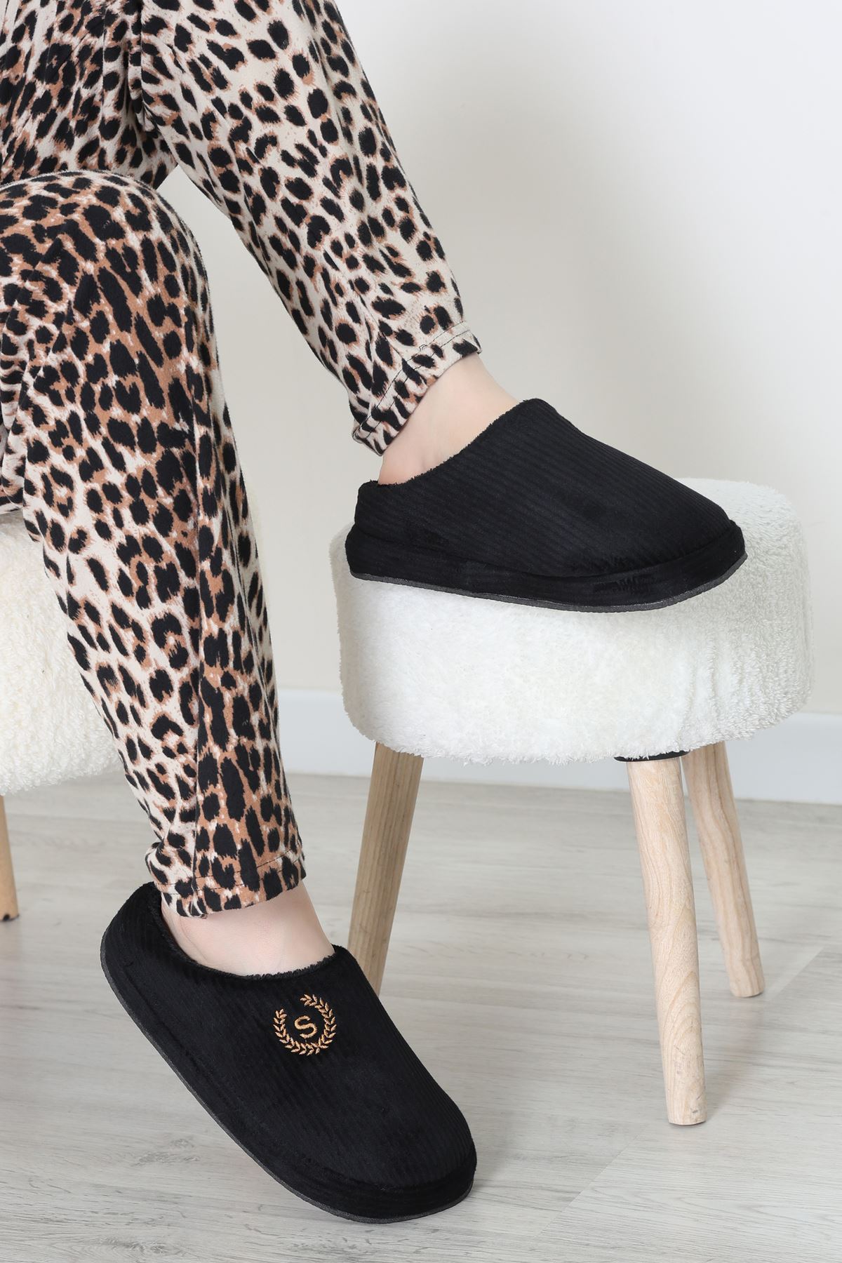 Nakışlı Ev Terliği Siyah - 42904.264.