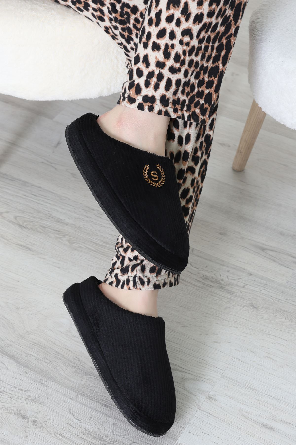 Nakışlı Ev Terliği Siyah - 42904.264.