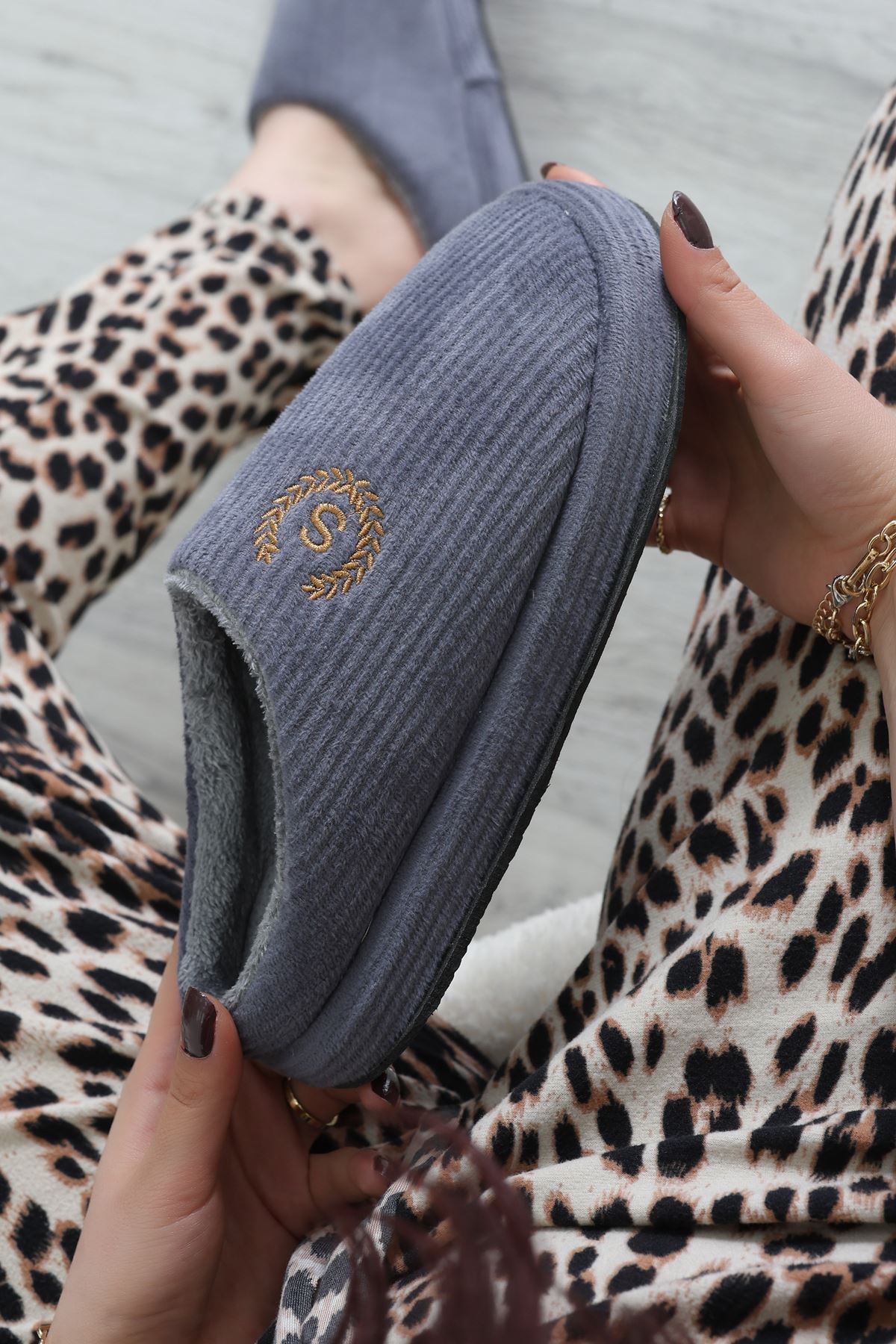 Nakışlı Ev Terliği Füme - 42904.264.