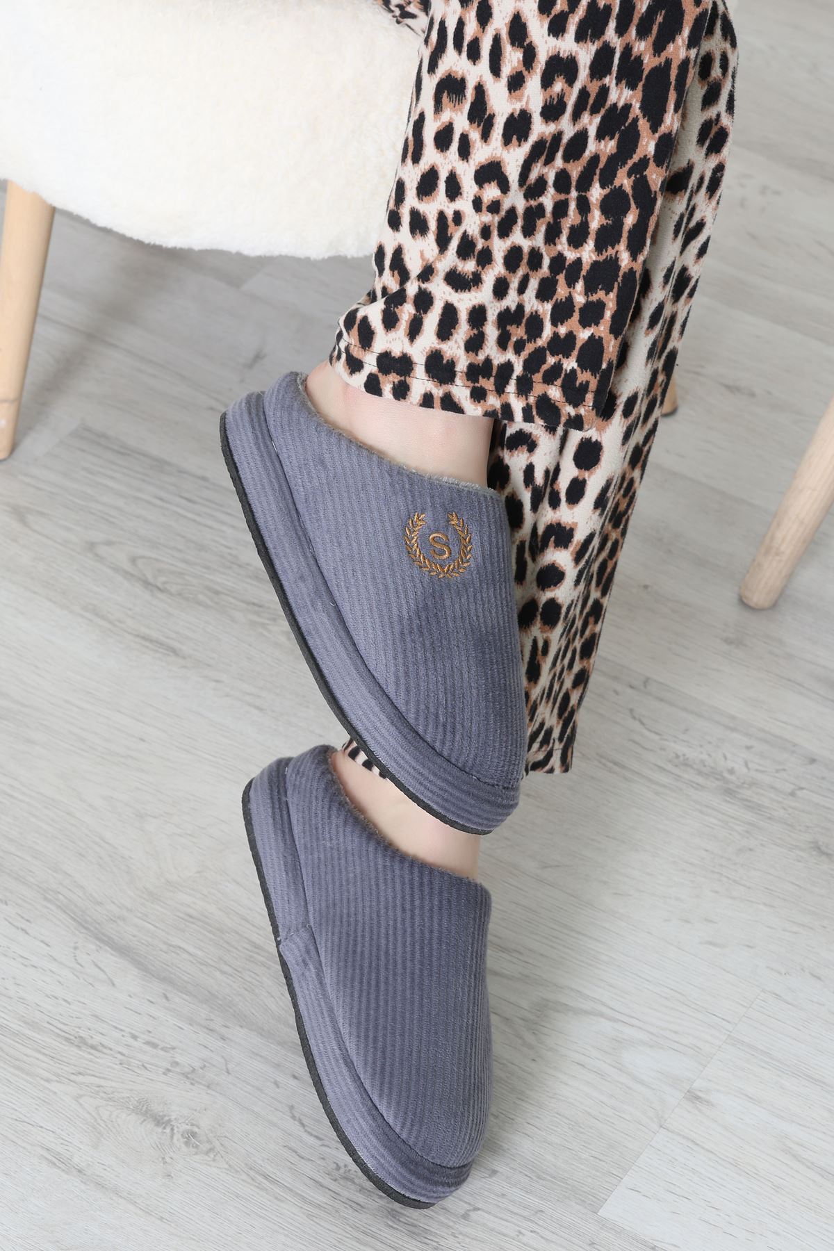 Nakışlı Ev Terliği Füme - 42904.264.