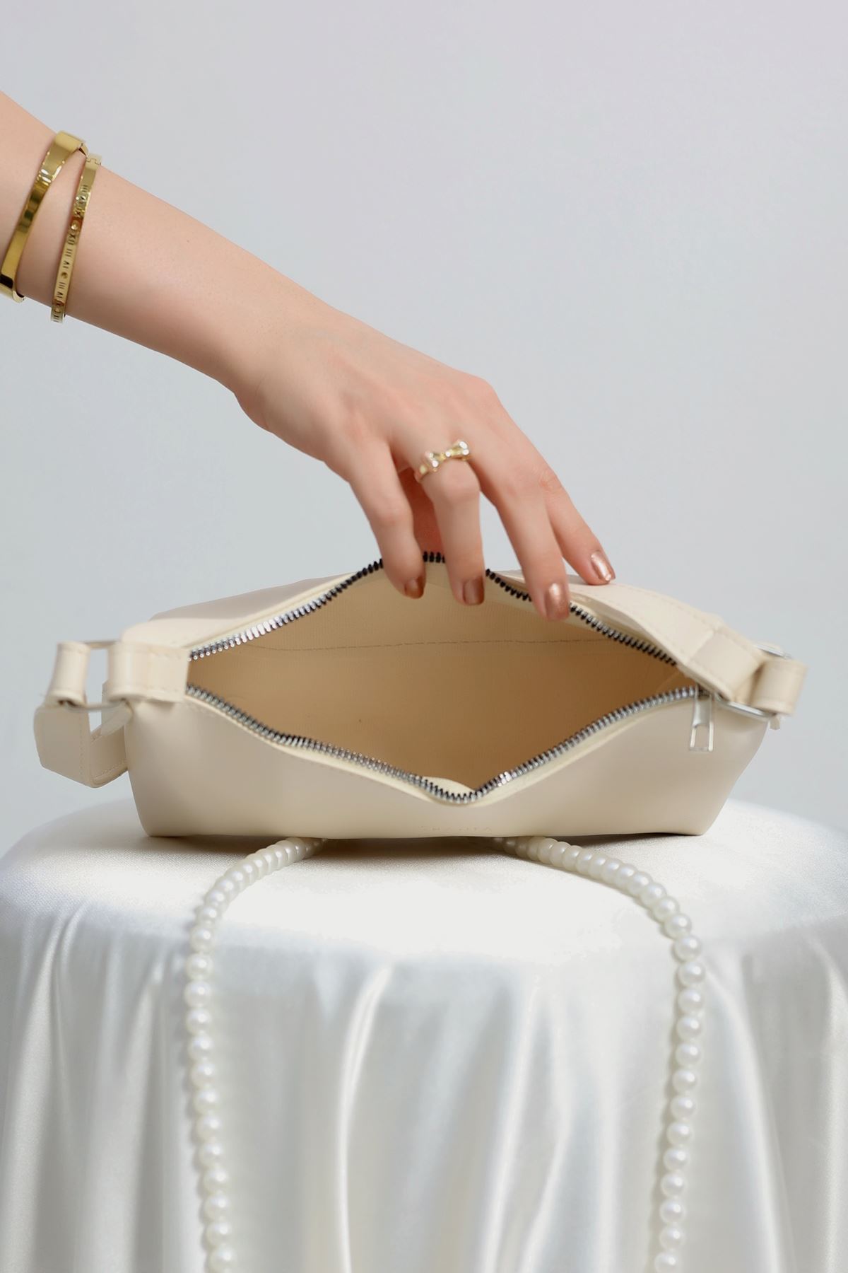 Kol Çantası Krem - 31221.2063.