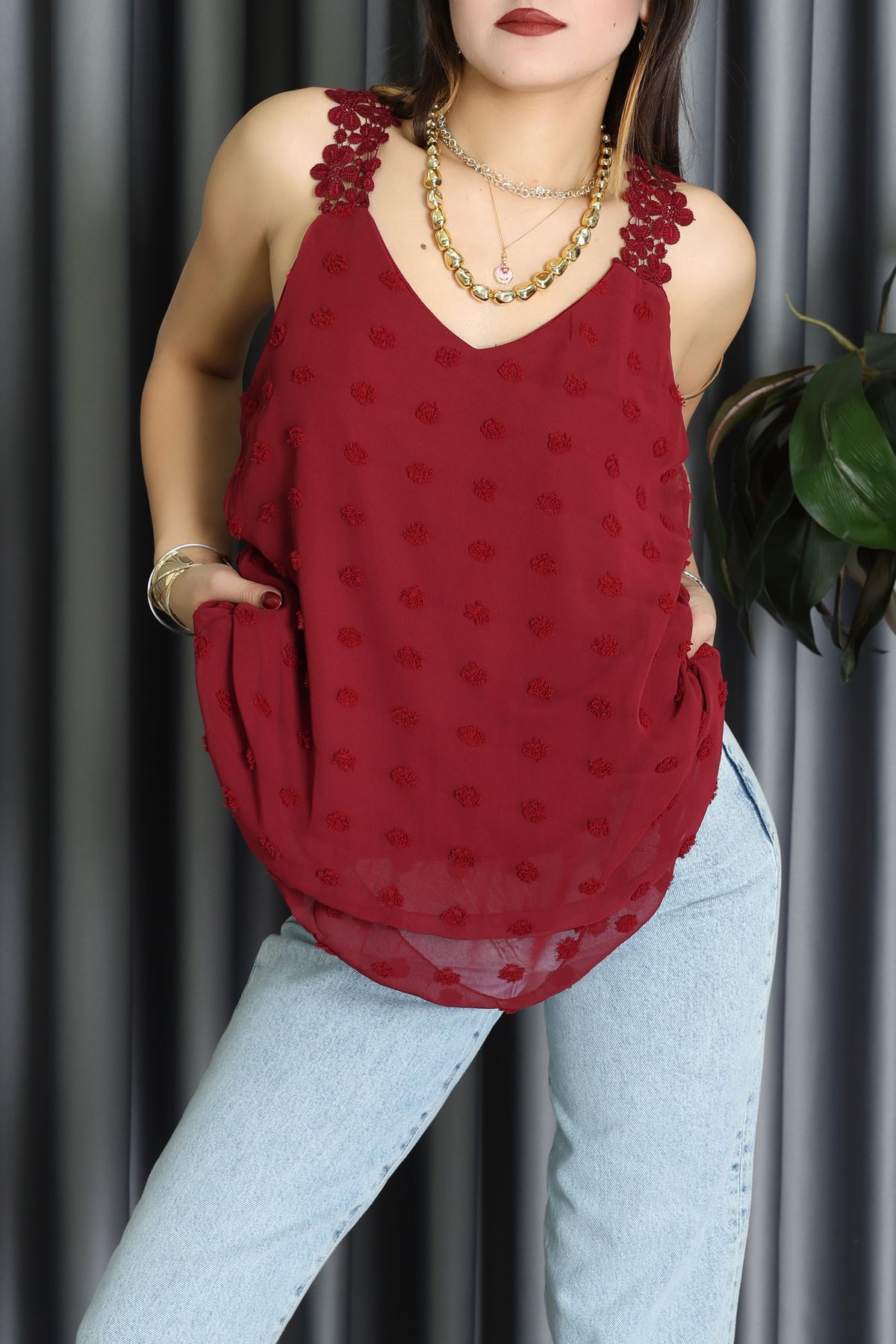 Dantel Askılı Sırtı Çapraz Detaylı Ponpon Bluz Bordo - 72285.1256.