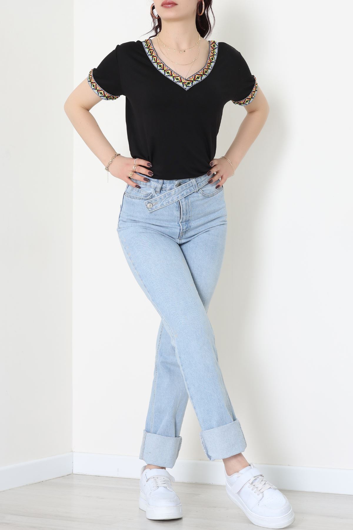 V Şerit Etnik Desen Yakalı Viskon Bluz Siyah - 43000.1256.