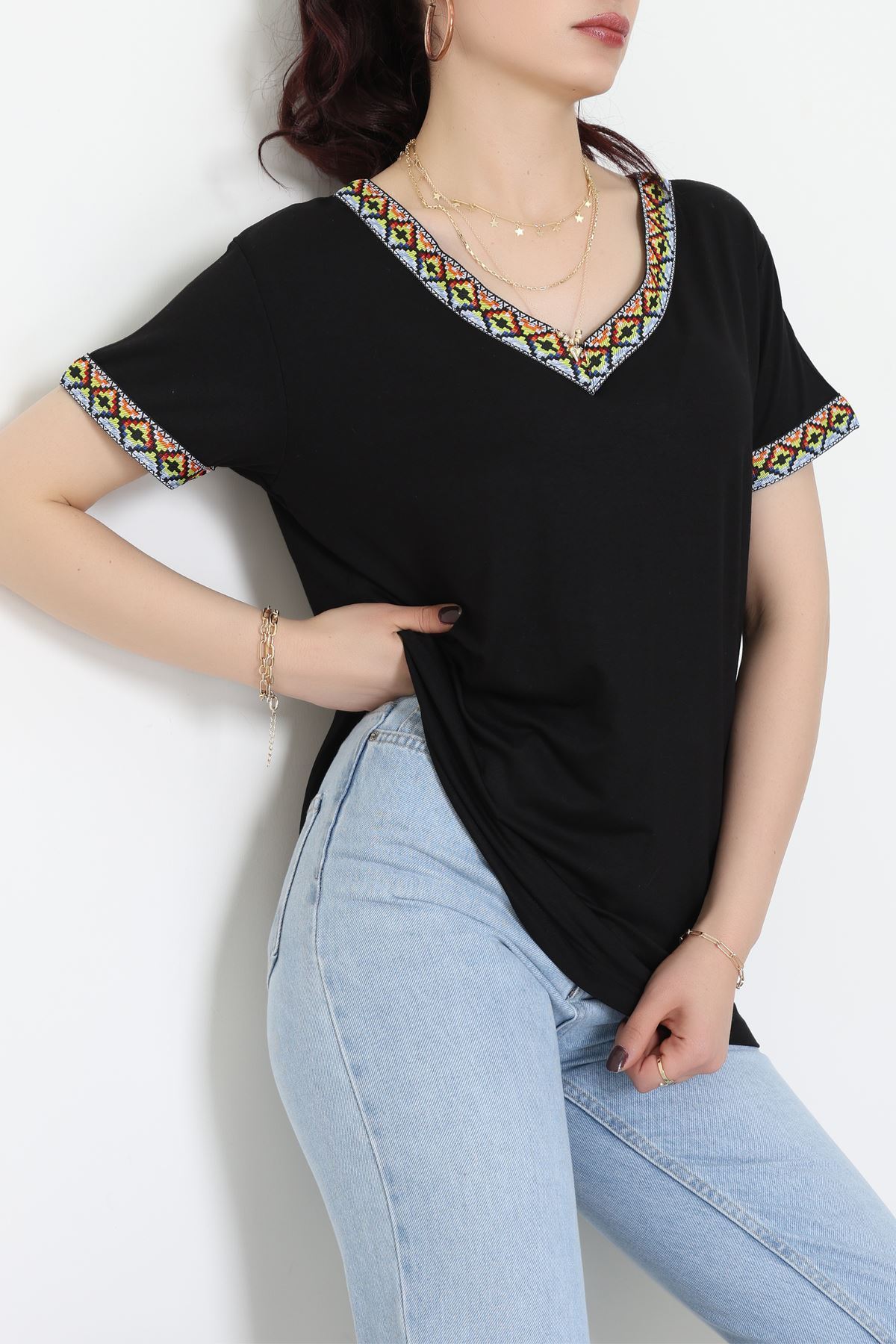 V Şerit Etnik Desen Yakalı Viskon Bluz Siyah - 43000.1256.
