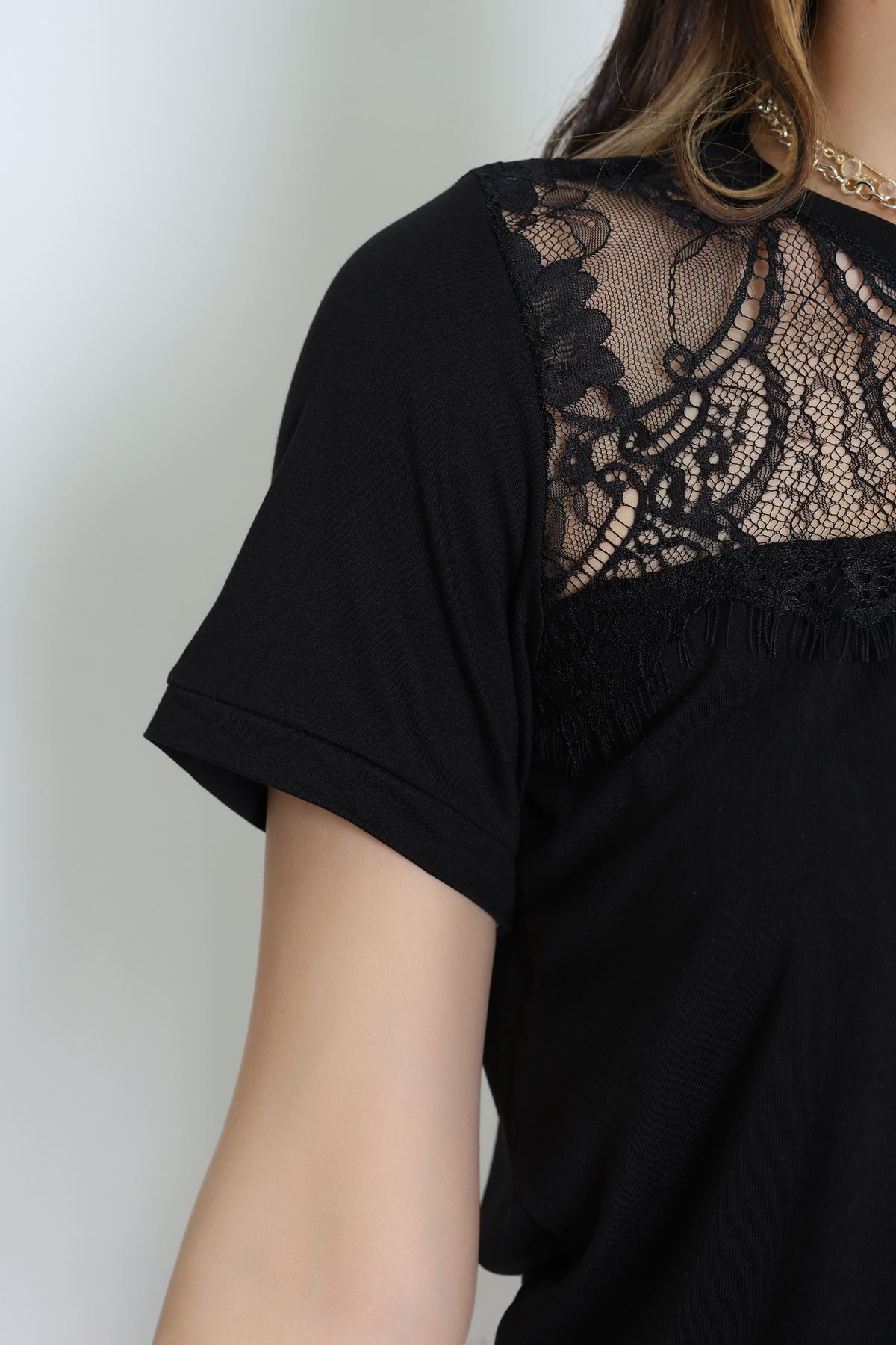 Ön Dantel Detaylı Viskon Bluz Siyah - 89015.1256.