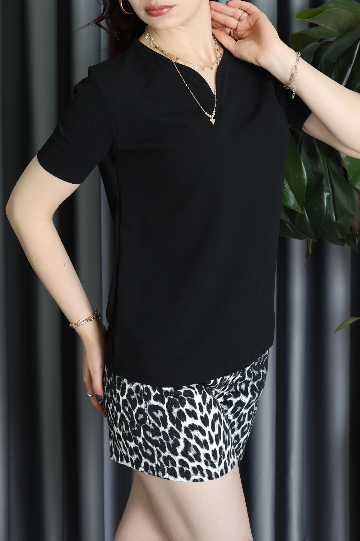 V Yakalı İthal Krep Bluz Siyah - 61622.1256.