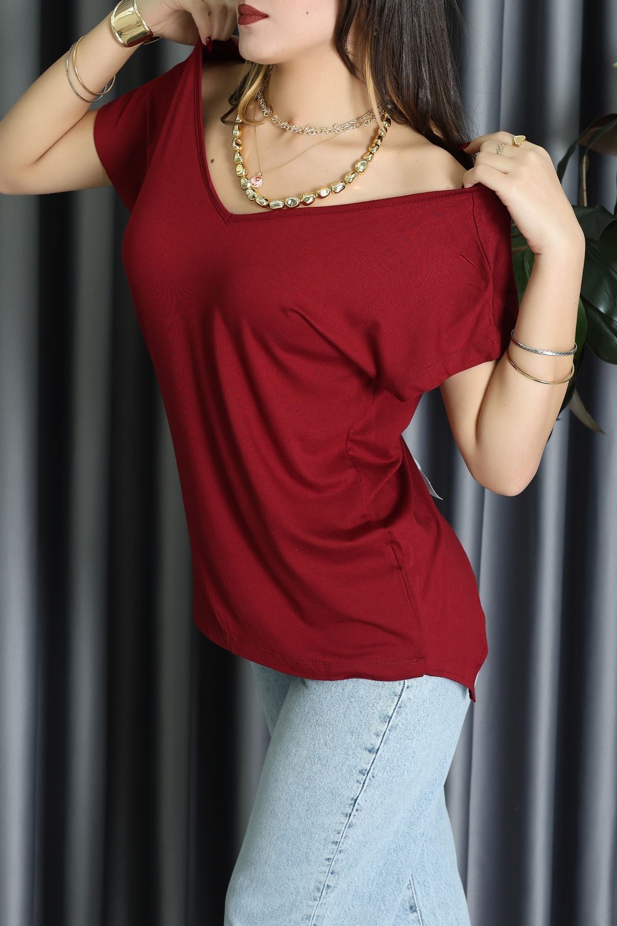 V Yakalı Arkadan Kurdele Detaylı Viskon Bluz Bordo - 87152.1256.
