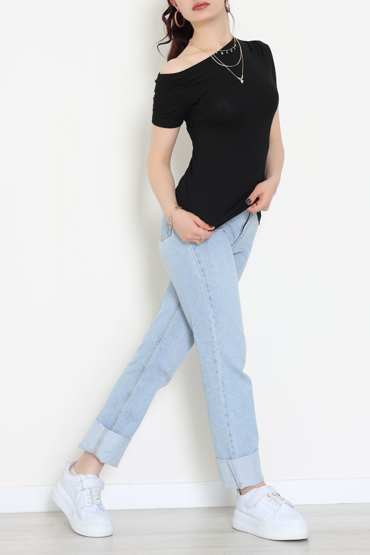 Tek Omuzu Açık Büzgülü Viskon Bluz Siyah - 61365.1256.