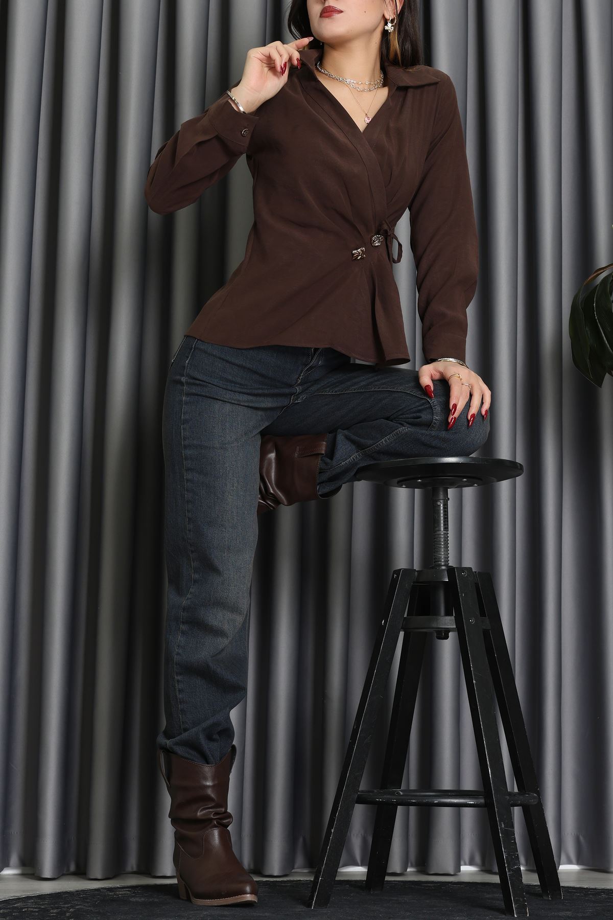 Diogenal Tensel Asimetrik Bağlamalı Bluz Kahve - 70996.1934.