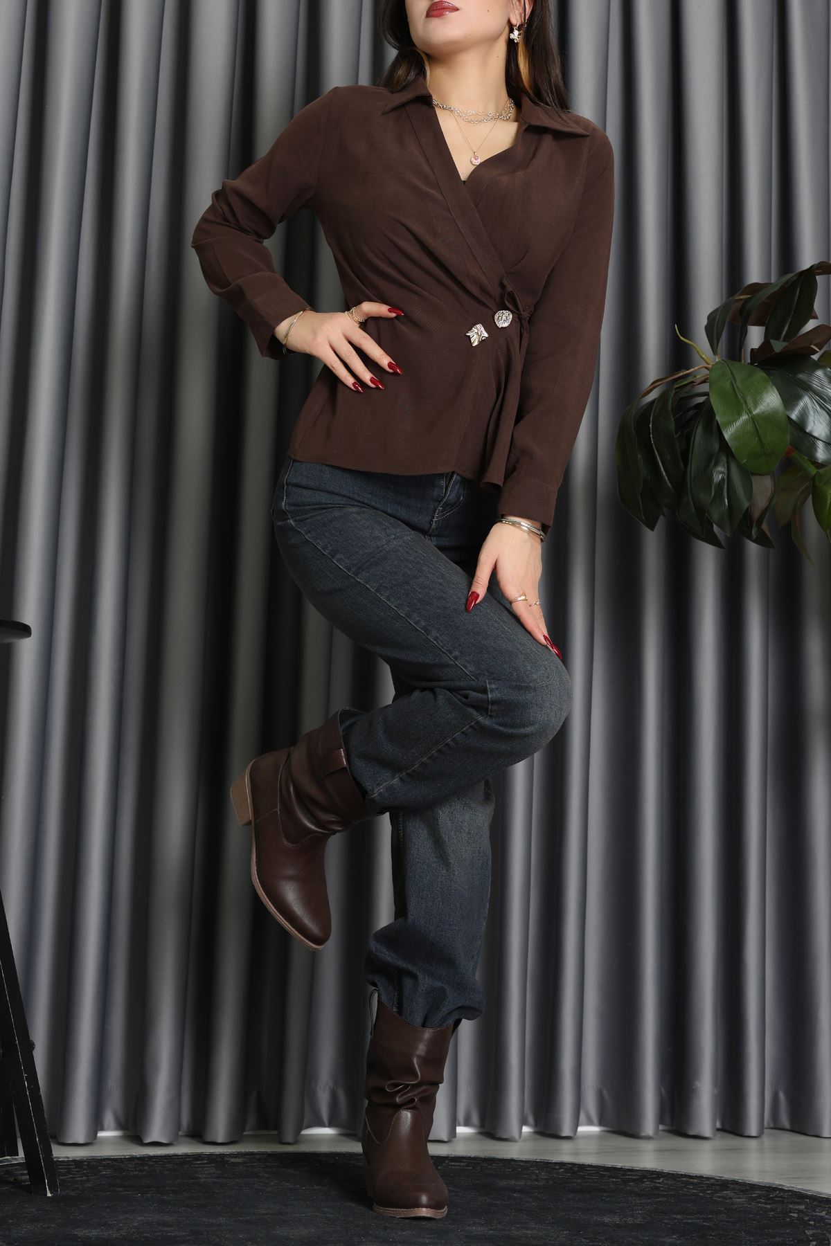 Diogenal Tensel Asimetrik Bağlamalı Bluz Kahve - 70996.1934.