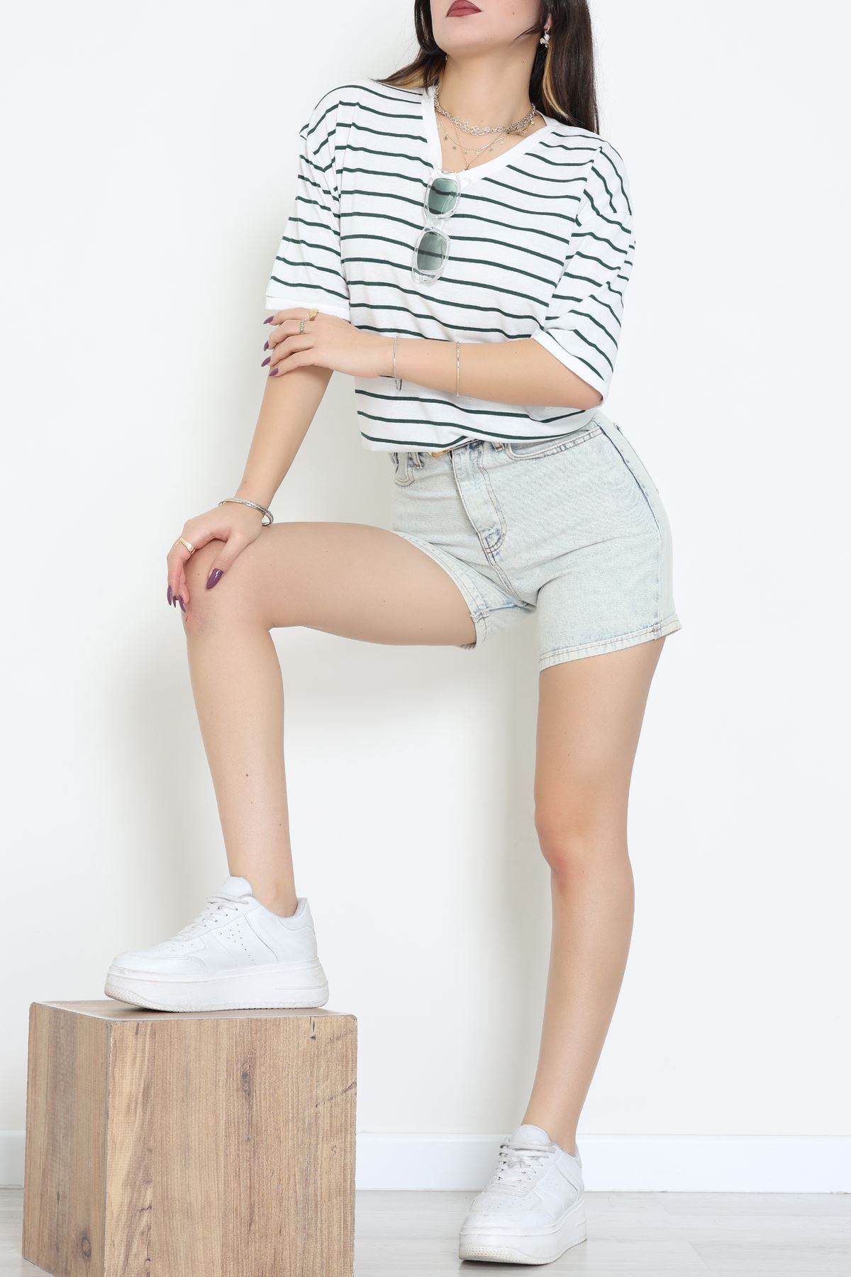 V Yaka Çizgili Rejenere Süprem Tişört Ekruzümrüt - 602.1567.