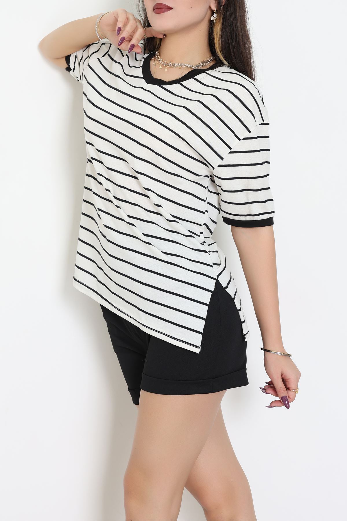 V Yaka Çizgili Rejenere Süprem Tişört Ekrusiyah - 602.1567.