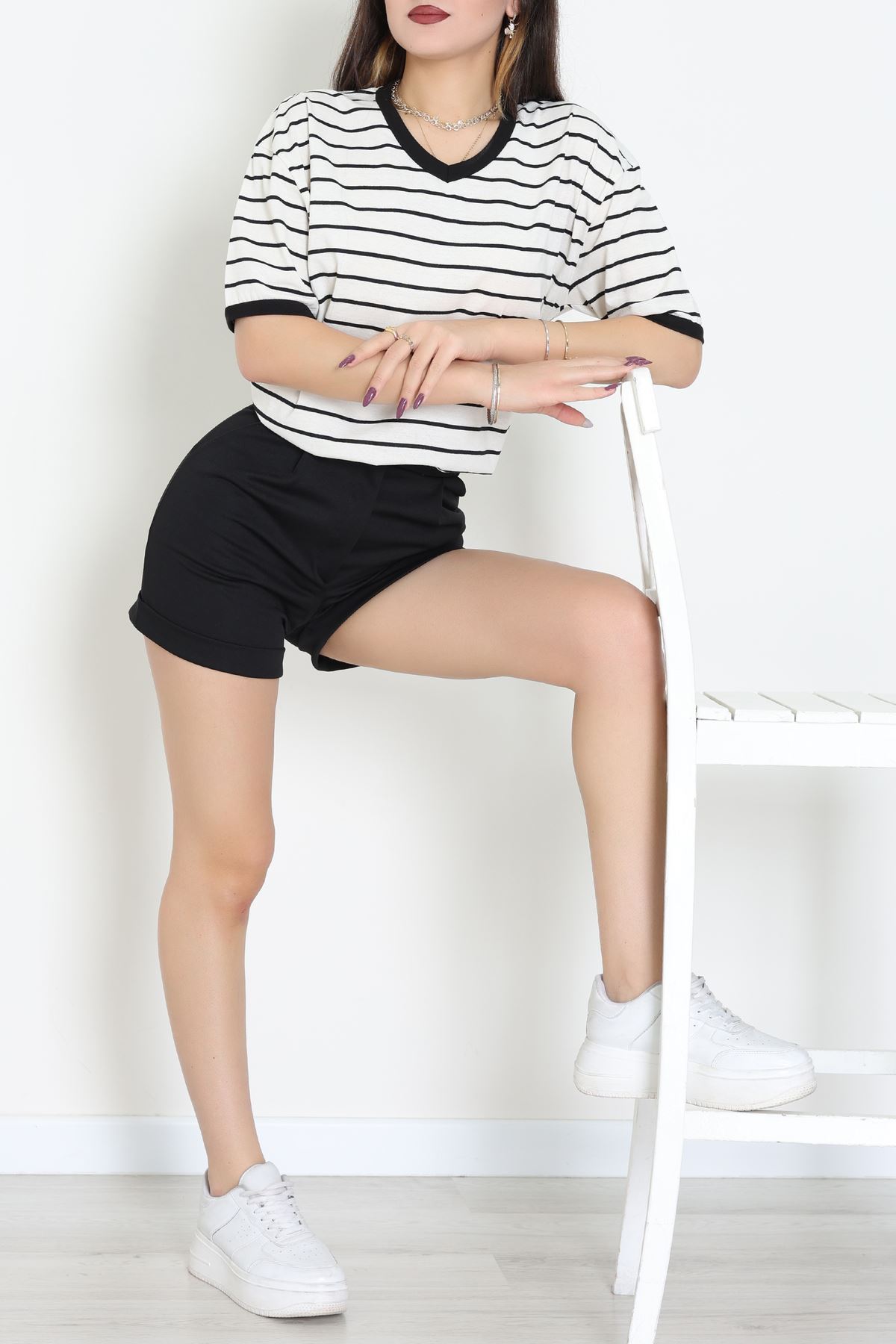 V Yaka Çizgili Rejenere Süprem Tişört Ekrusiyah - 602.1567.