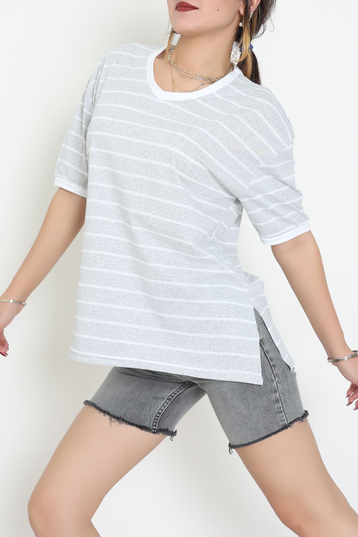 V Yaka Çizgili Rejenere Süprem Tişört Gribeyaz - 602.1567.