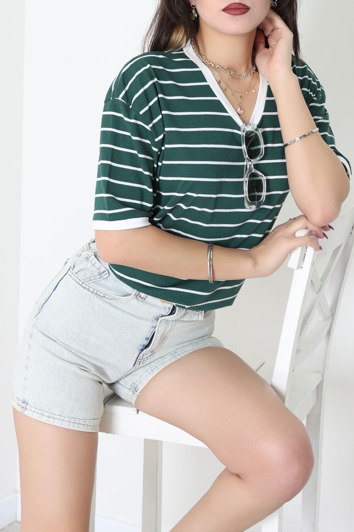 V Yaka Çizgili Rejenere Süprem Tişört Zümrütbeyaz - 602.1567.