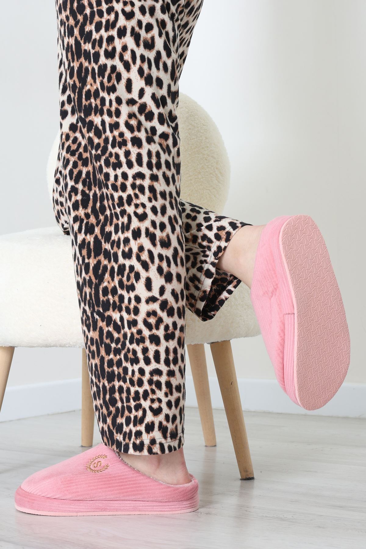 Nakışlı Ev Terliği Pembe - 42904.264.