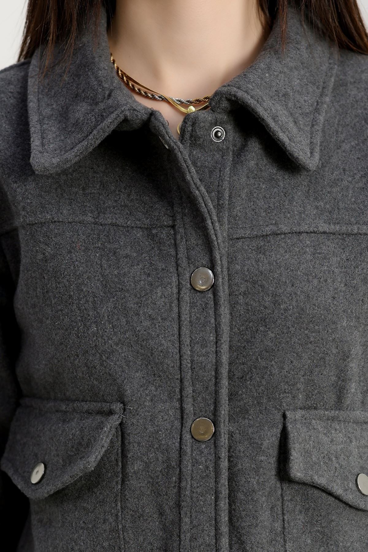 Klasik Yaka Çıtçıt Düğmeli Cep Detaylı Kaşe Crop Ceket Antrasit - 70992.1775.