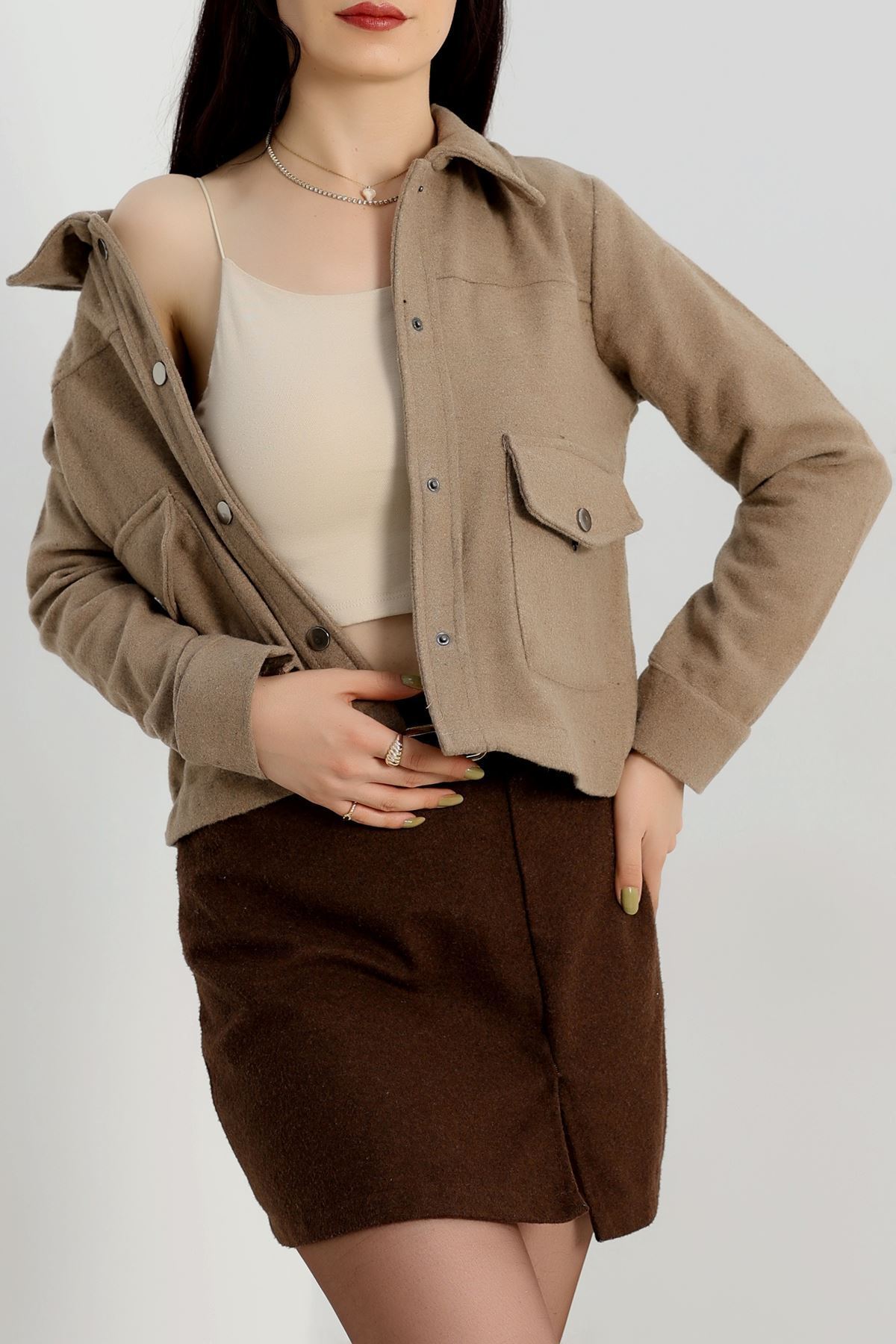 Klasik Yaka Çıtçıt Düğmeli Cep Detaylı Kaşe Crop Ceket Vizon - 70992.1775.