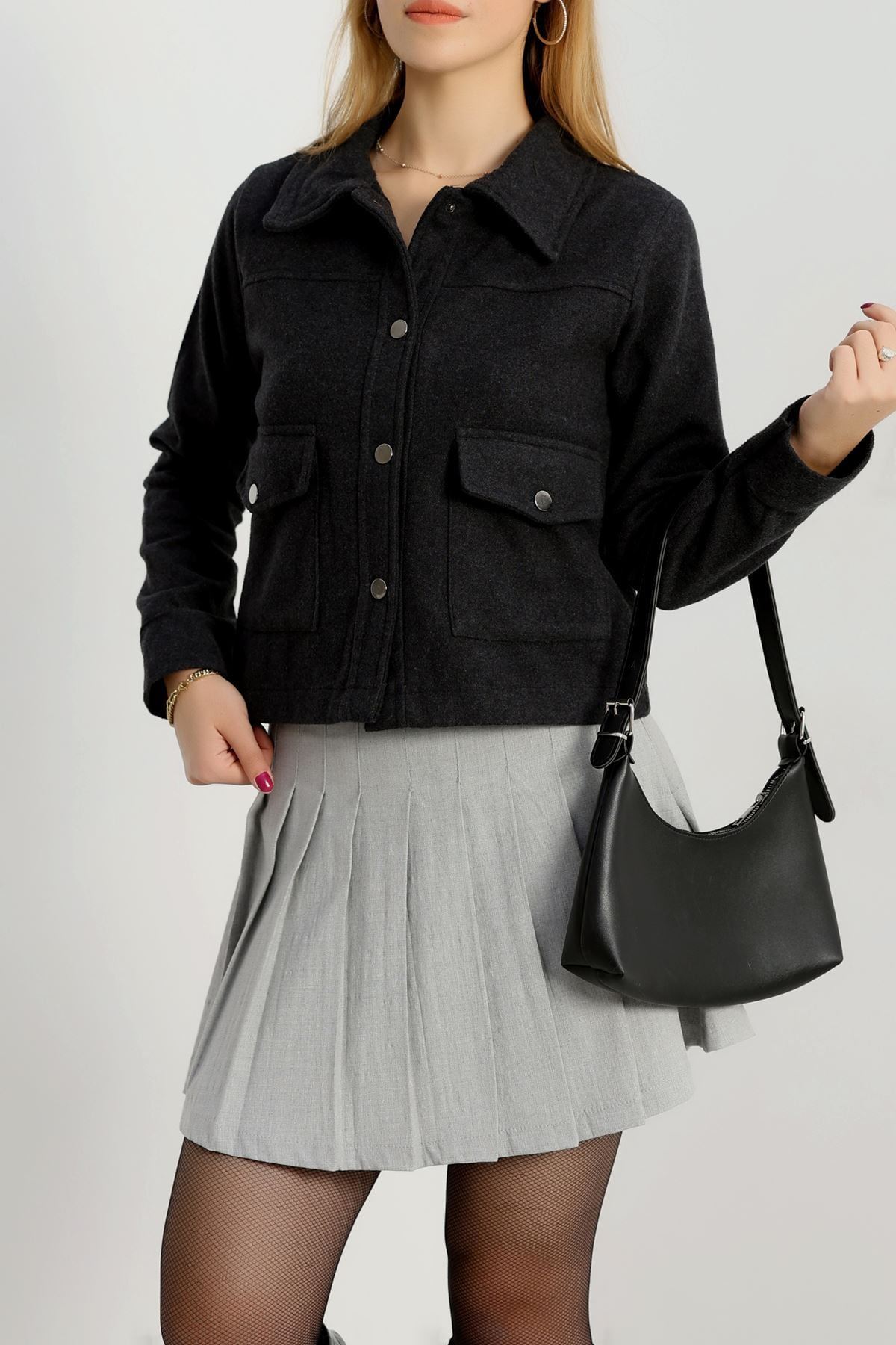 Klasik Yaka Çıtçıt Düğmeli Cep Detaylı Kaşe Crop Ceket Füme - 70992.1775.