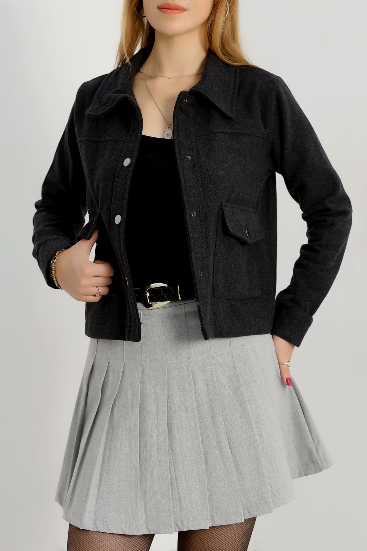 Klasik Yaka Çıtçıt Düğmeli Cep Detaylı Kaşe Crop Ceket Füme - 70992.1775.