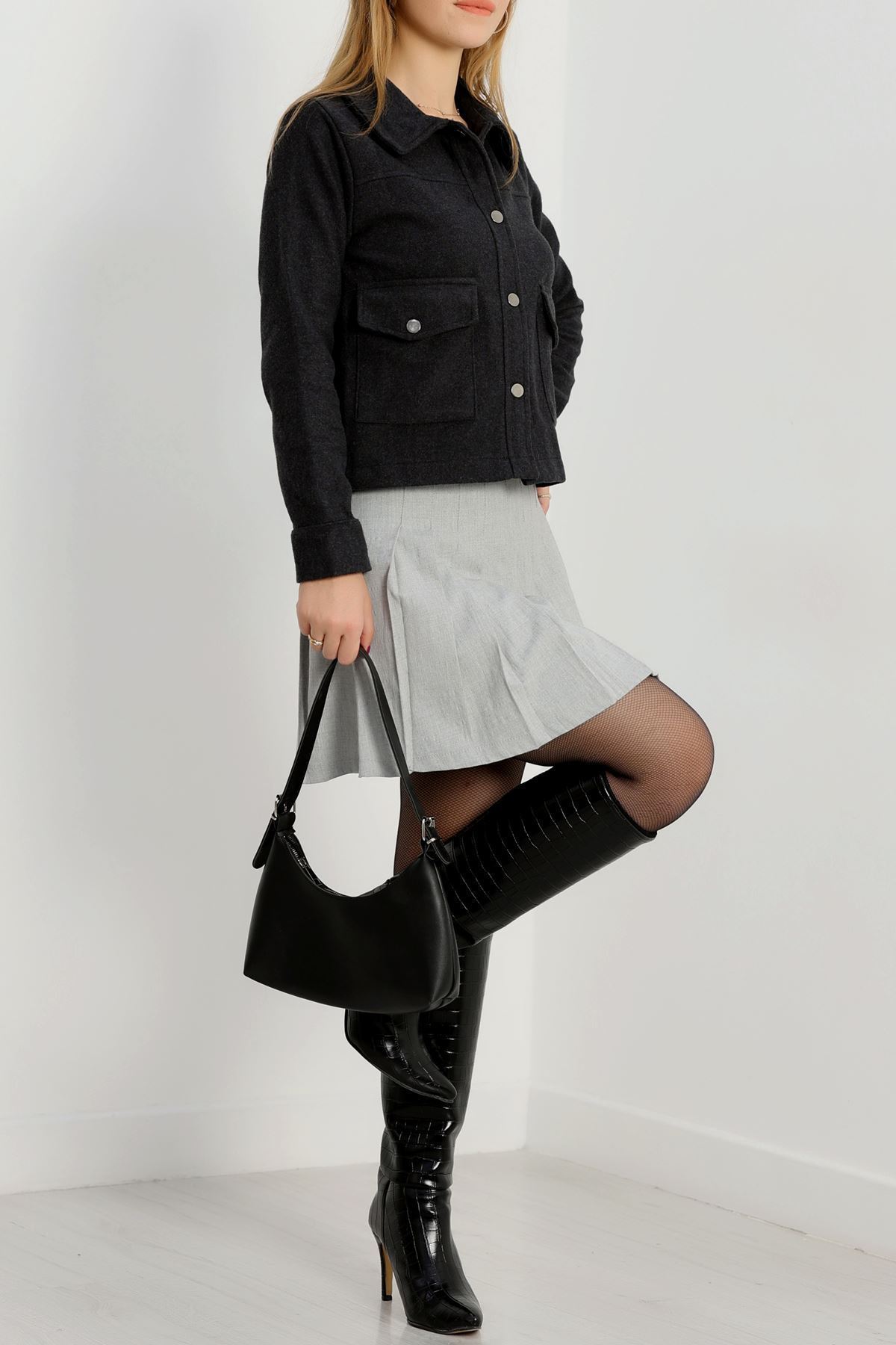 Klasik Yaka Çıtçıt Düğmeli Cep Detaylı Kaşe Crop Ceket Füme - 70992.1775.