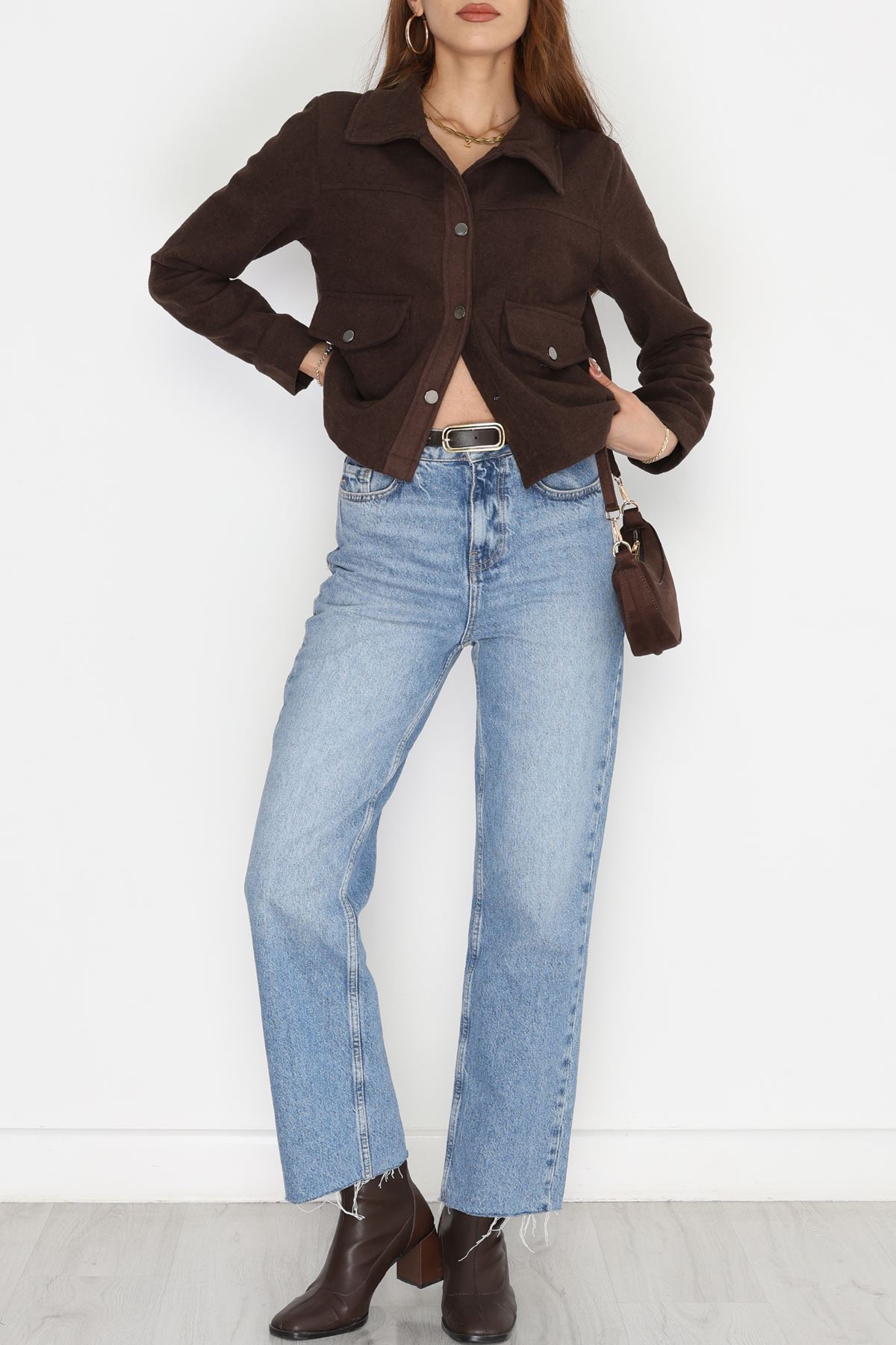 Klasik Yaka Çıtçıt Düğmeli Cep Detaylı Kaşe Crop Ceket Acıkahve - 70992.1775.