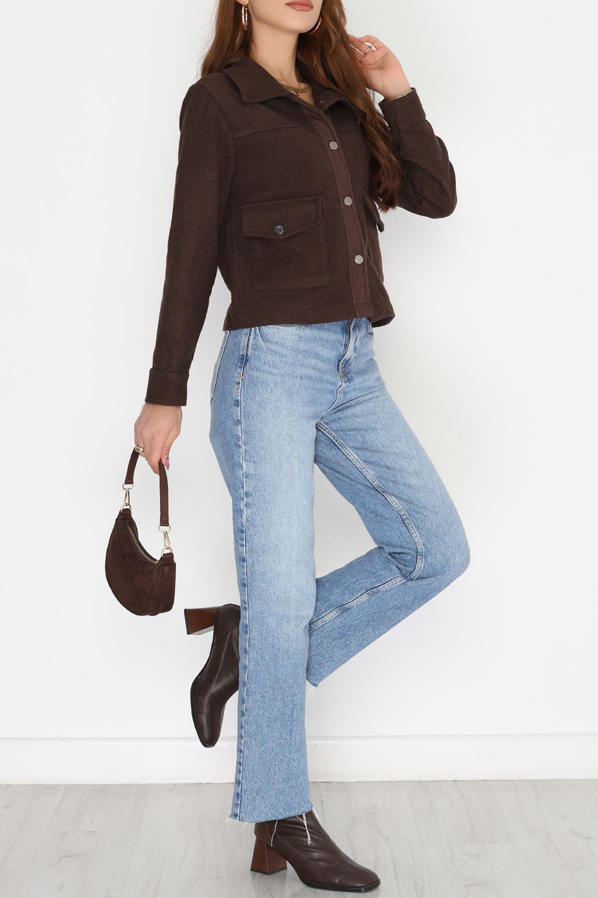 Klasik Yaka Çıtçıt Düğmeli Cep Detaylı Kaşe Crop Ceket Acıkahve - 70992.1775.