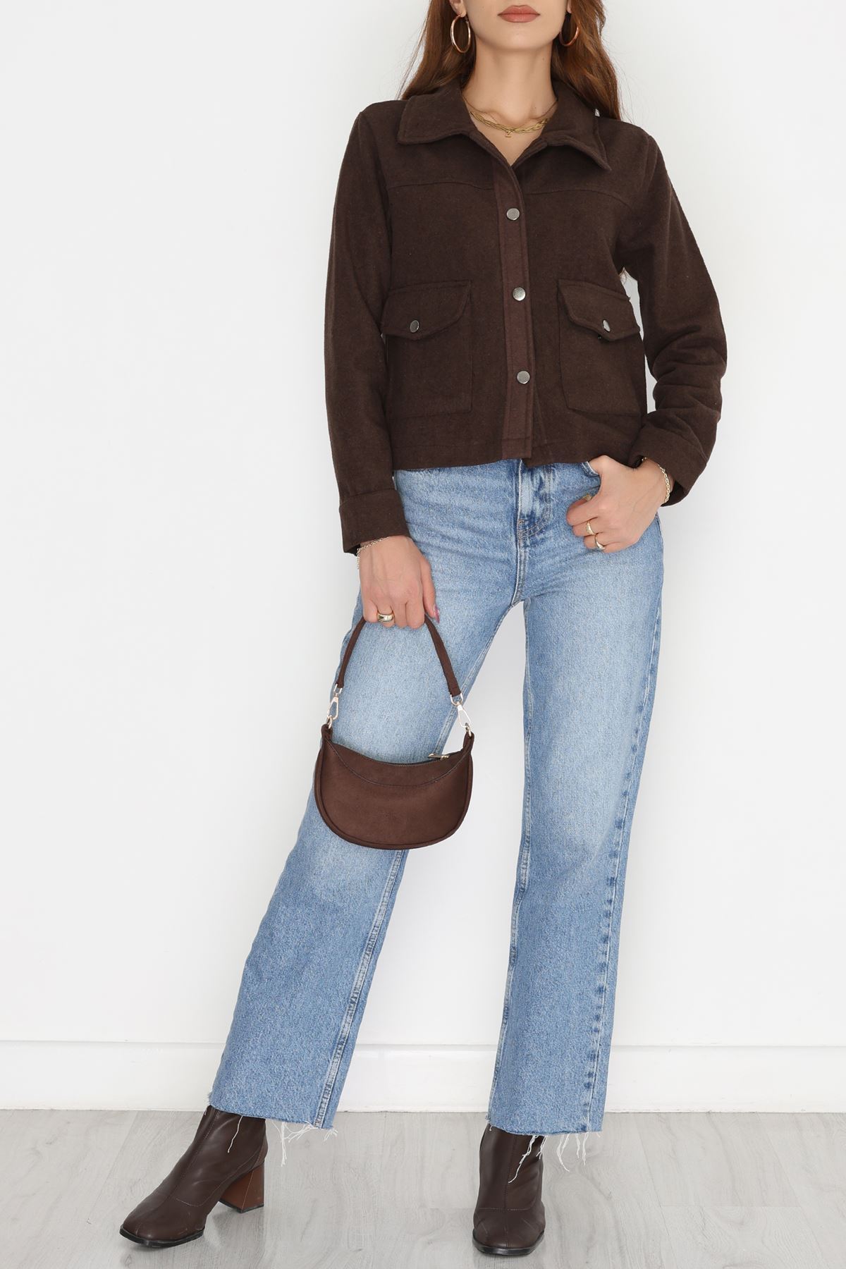 Klasik Yaka Çıtçıt Düğmeli Cep Detaylı Kaşe Crop Ceket Acıkahve - 70992.1775.