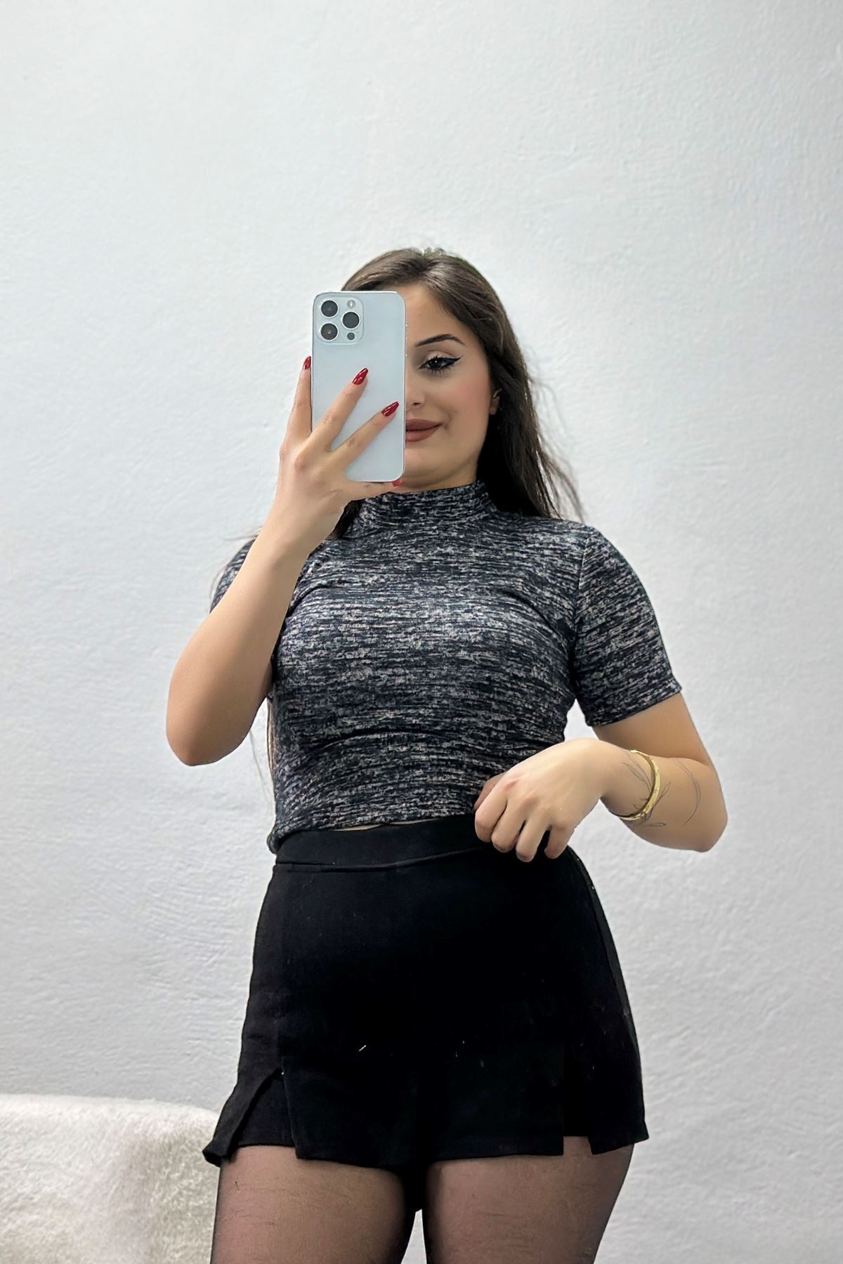 Dik Yaka Kısa Kol Yumoş Body Siyahfüme - 50213.1723.