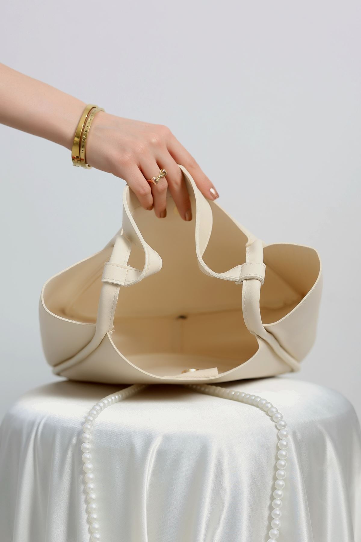 Kol Çantası Krem - 31225.2063.