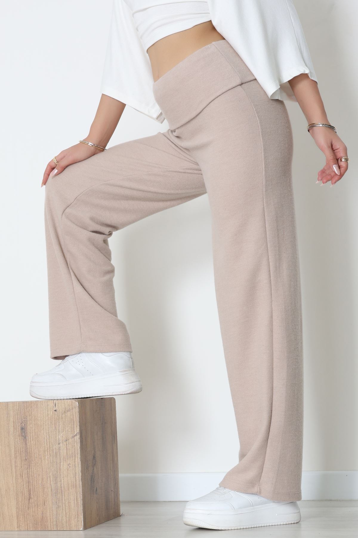 Yumoş Kumaş Beli Katlamalı Pantolon Latte - 51097.2114.
