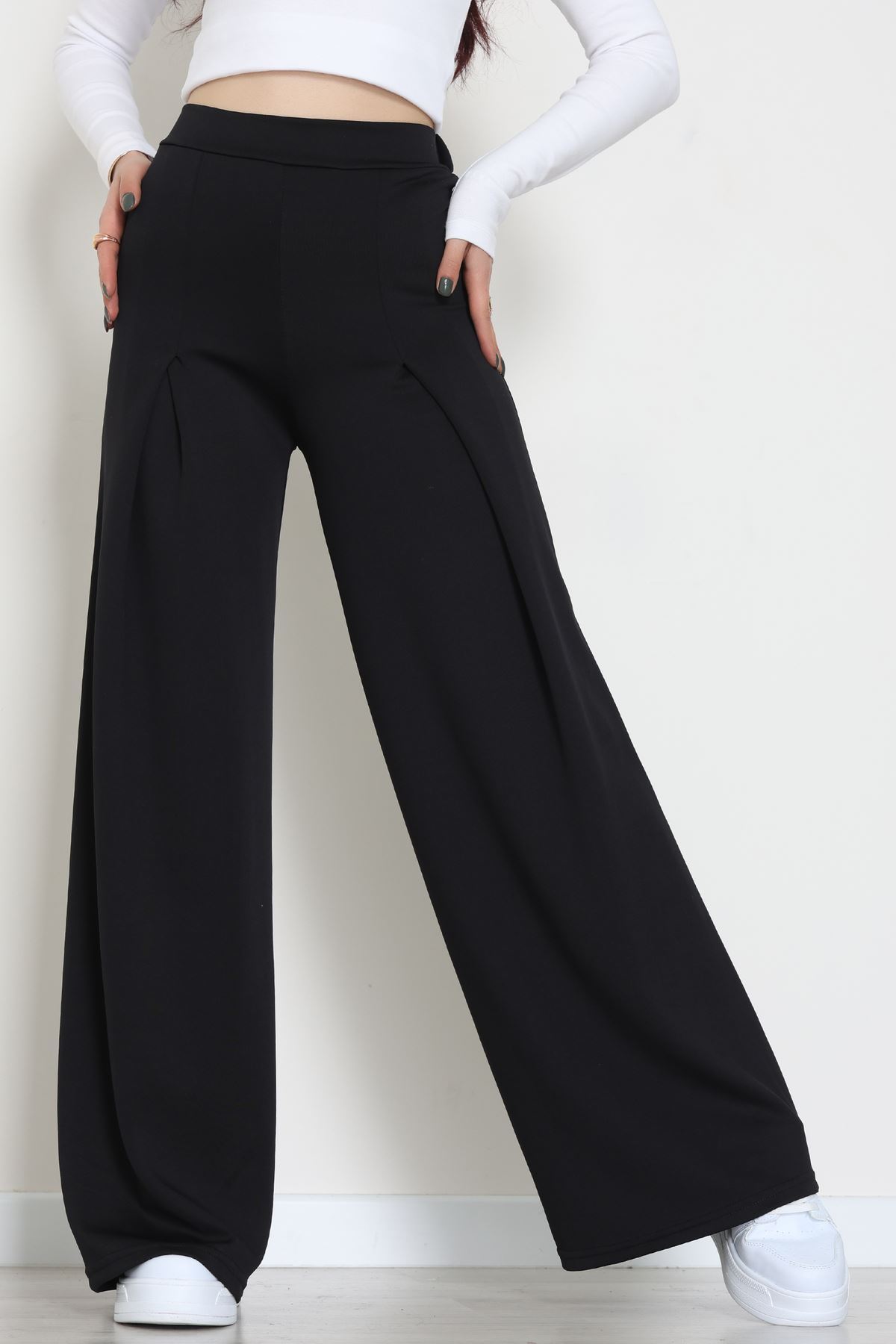 Puf Scuba Kumaş Önden Pileli Pantolon Siyah - 42784.1567.