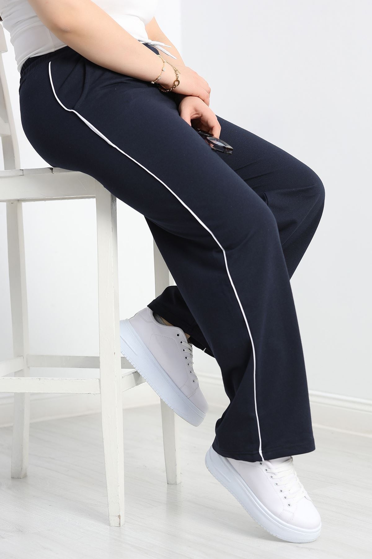 Biyeli Büyük Beden 2 İplik Eşofman Altı Laci - 50658.1005.