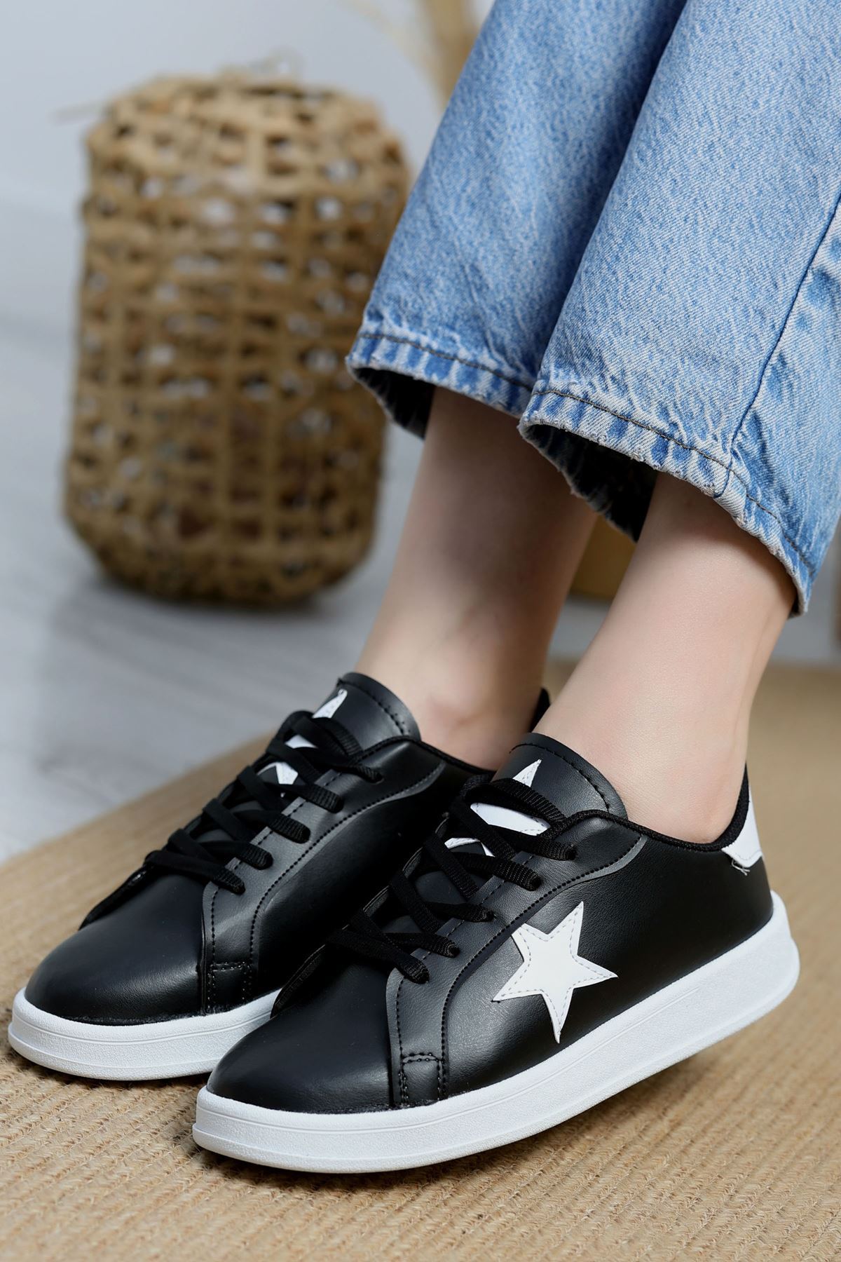 Yıldızlı Spor Ayakkabı Siyahbeyaz2 - 31295.264.