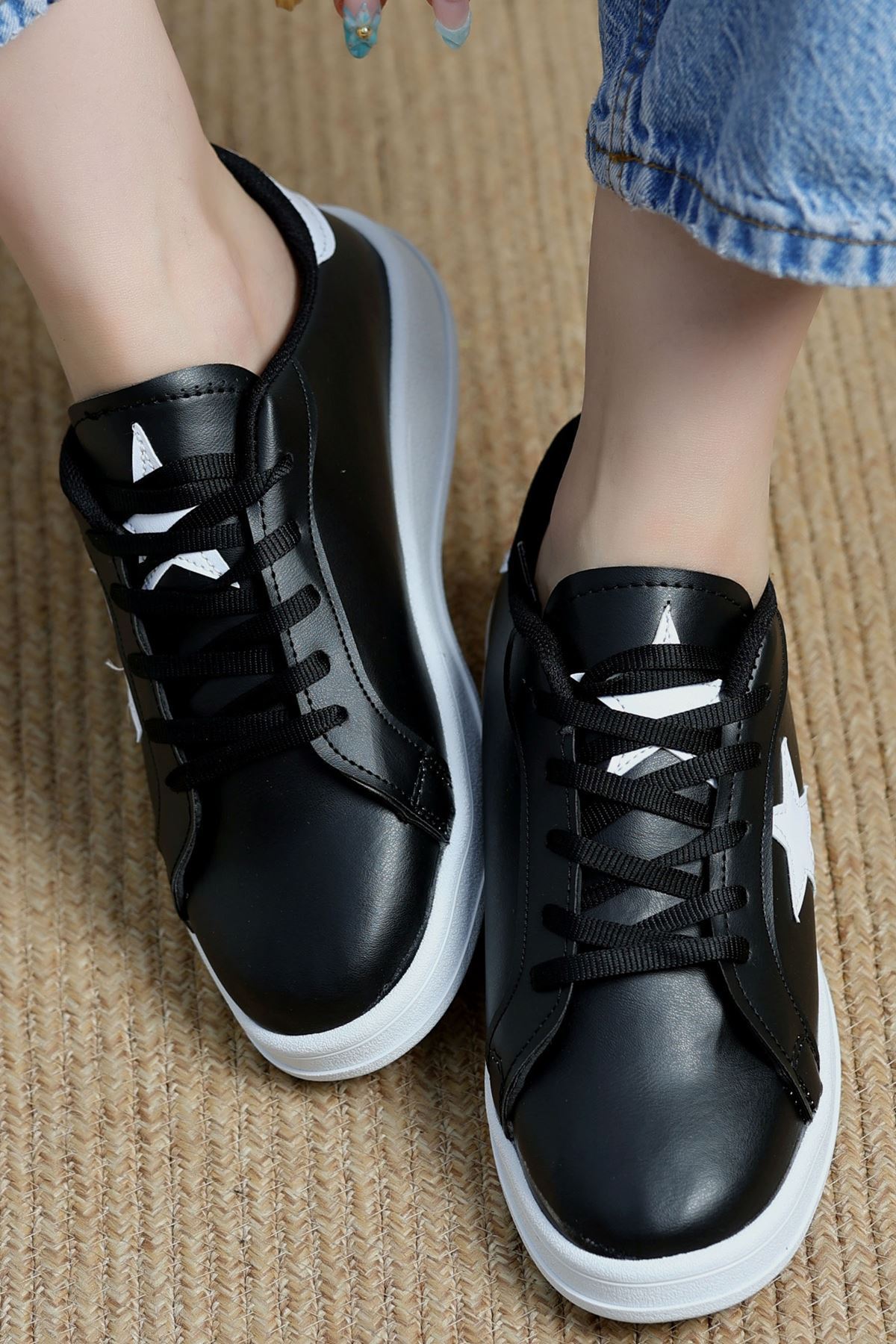 Yıldızlı Spor Ayakkabı Siyahbeyaz2 - 31295.264.