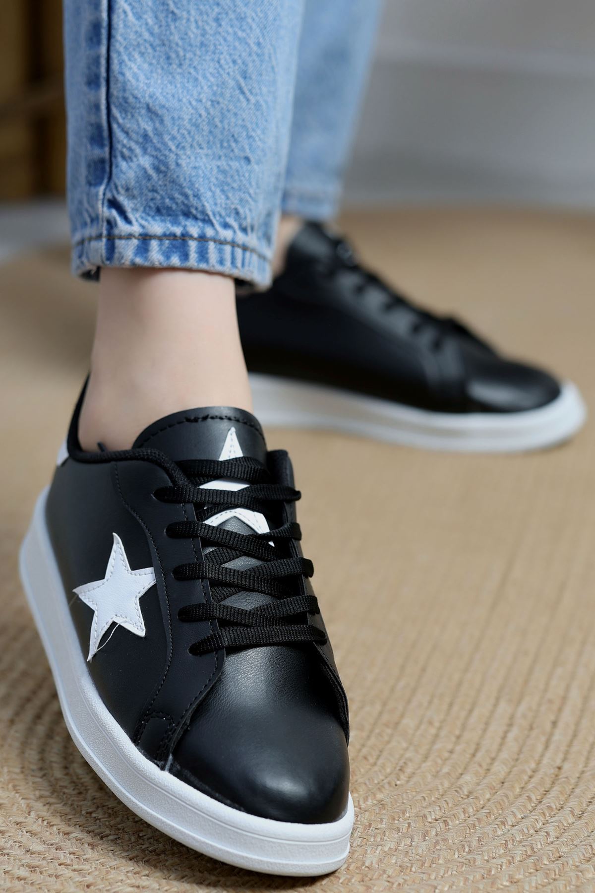 Yıldızlı Spor Ayakkabı Siyahbeyaz2 - 31295.264.